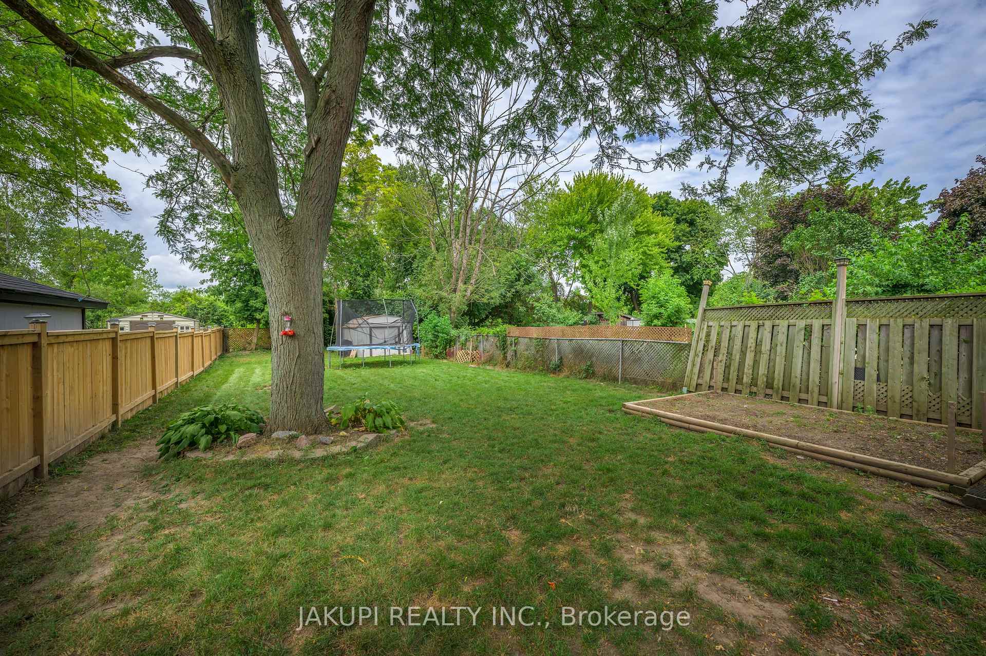 Photo 5 of 152 Culver Crescent, London, East H — HOMEH