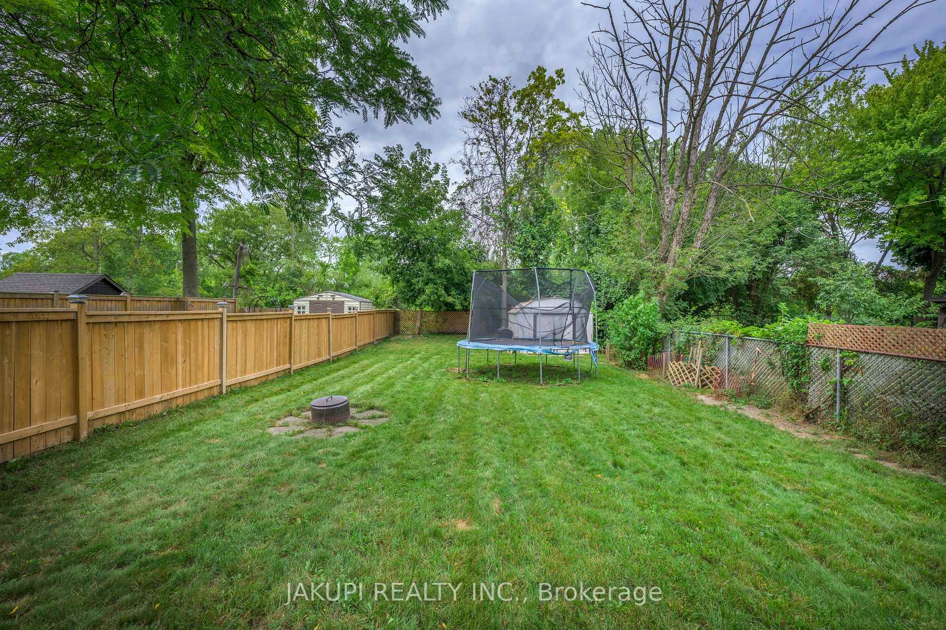Photo 6 of 152 Culver Crescent, London, East H — HOMEH