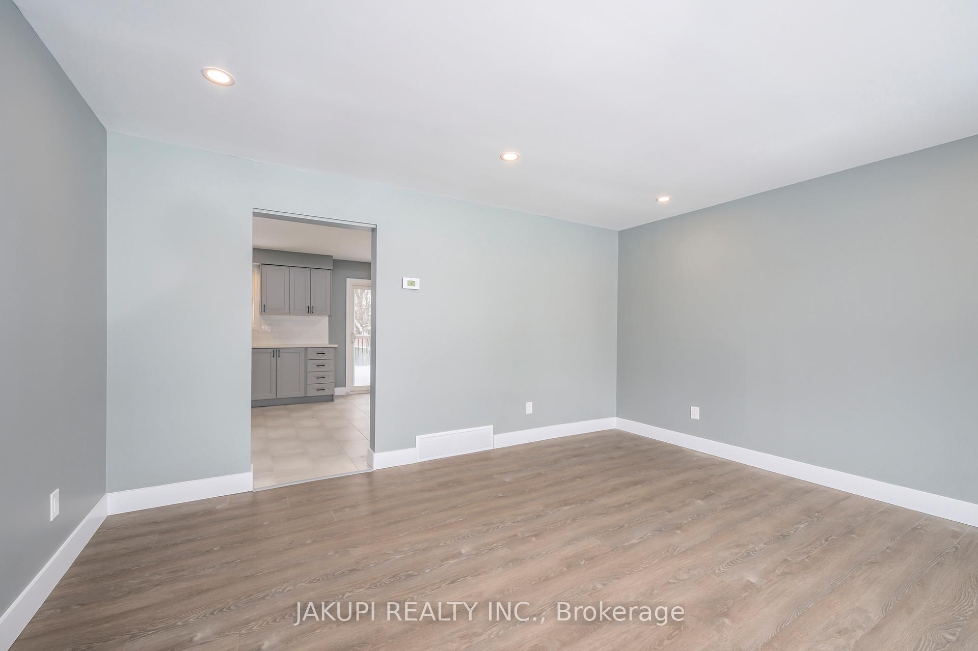 Photo 10 of 152 Culver Crescent, London, East H — HOMEH