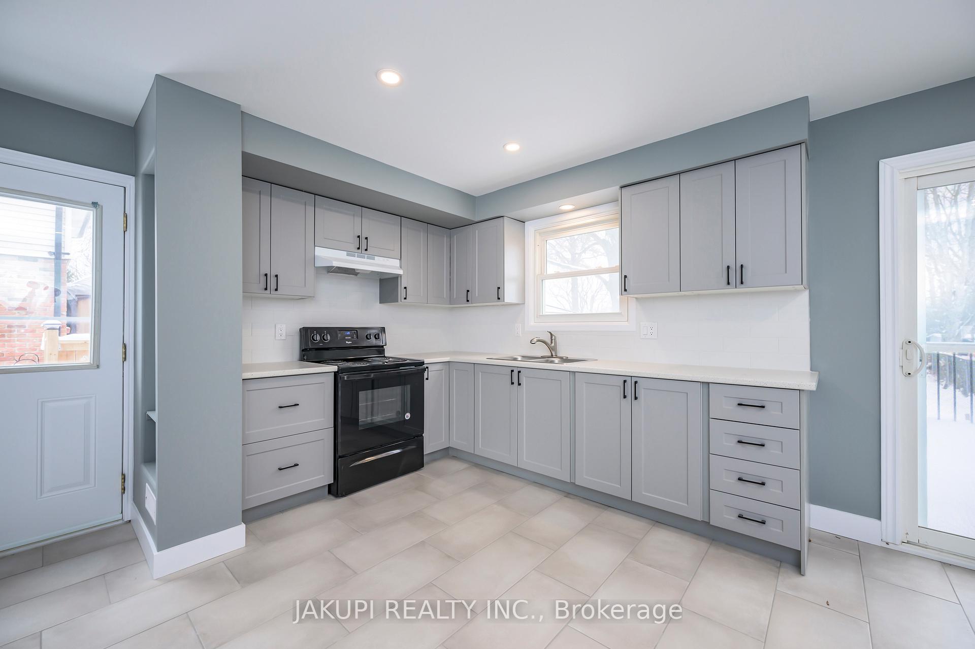 Photo 11 of 152 Culver Crescent, London, East H — HOMEH