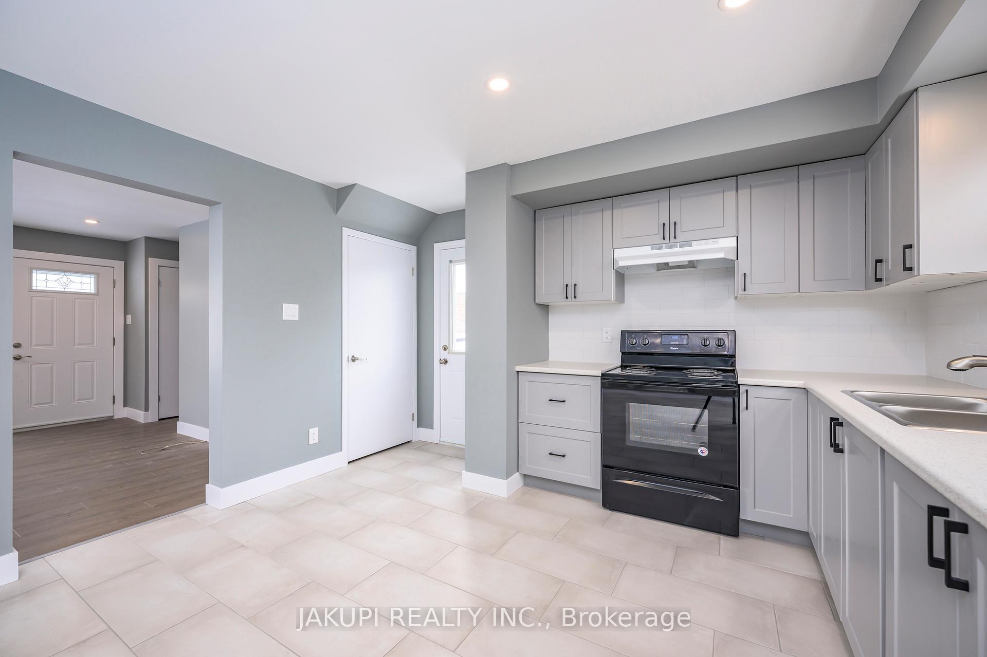 Photo 12 of 152 Culver Crescent, London, East H — HOMEH