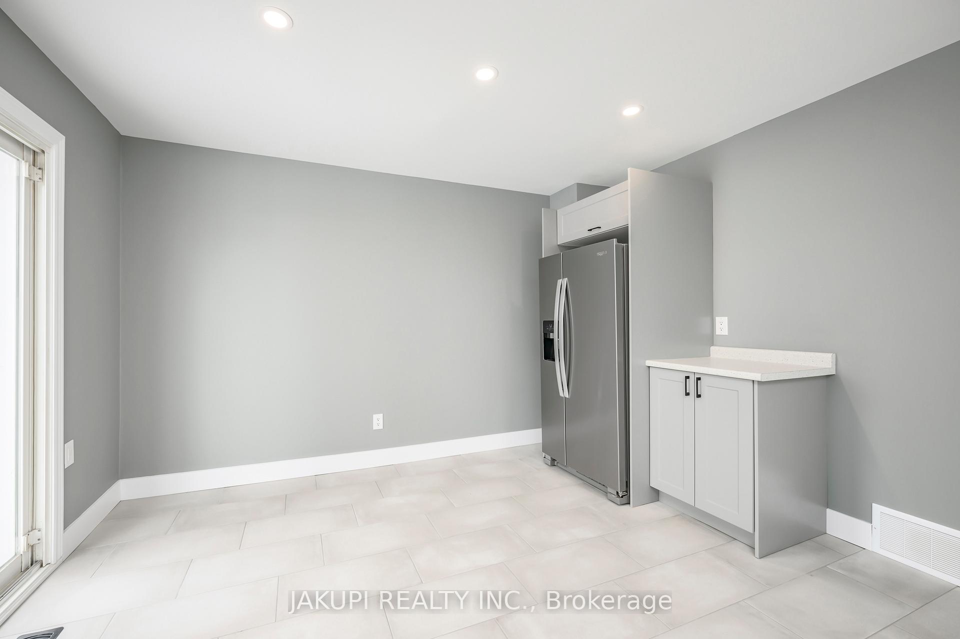 Photo 13 of 152 Culver Crescent, London, East H — HOMEH