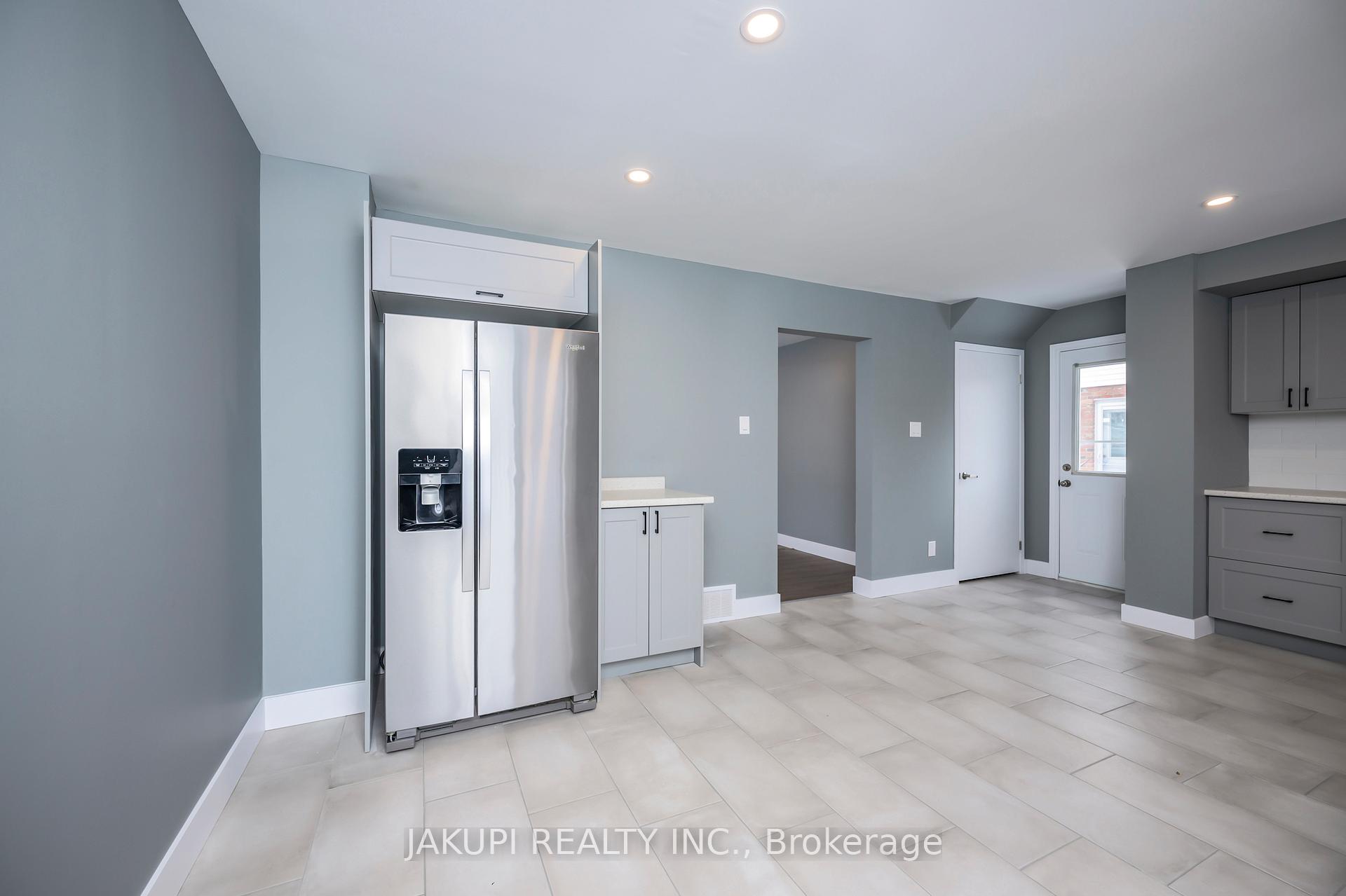 Photo 14 of 152 Culver Crescent, London, East H — HOMEH
