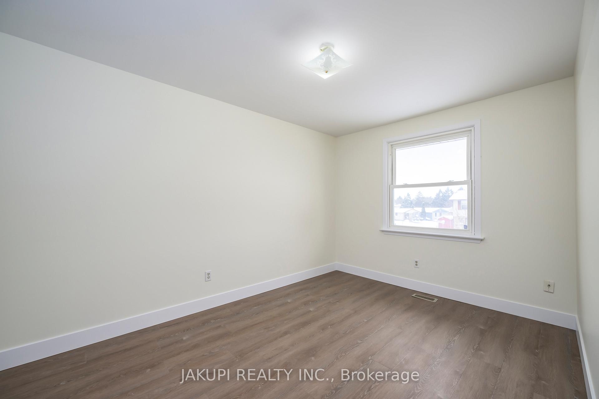 Photo 17 of 152 Culver Crescent, London, East H — HOMEH