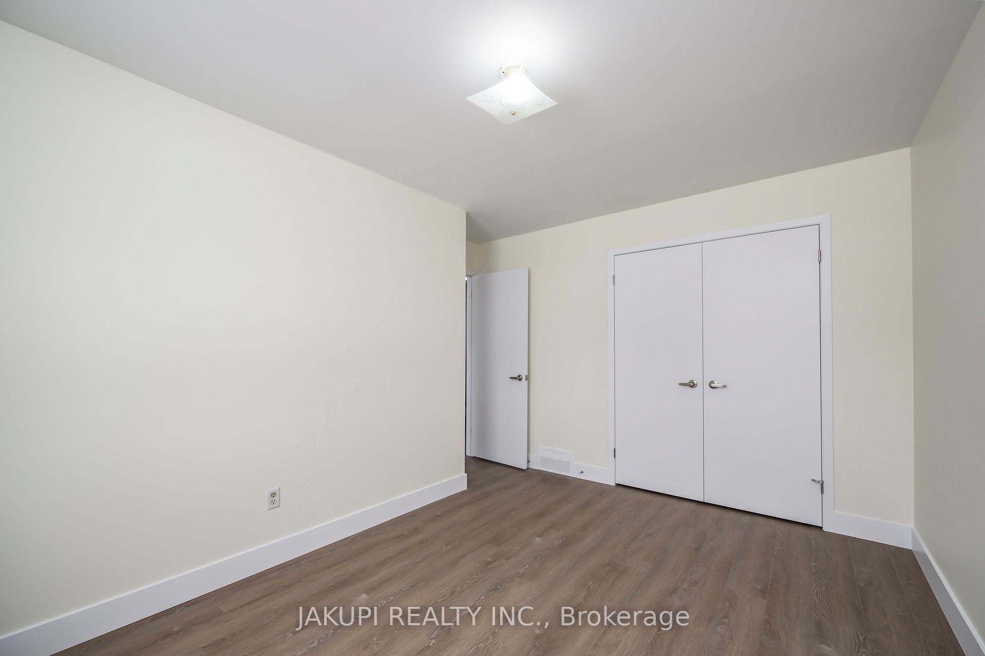 Photo 18 of 152 Culver Crescent, London, East H — HOMEH