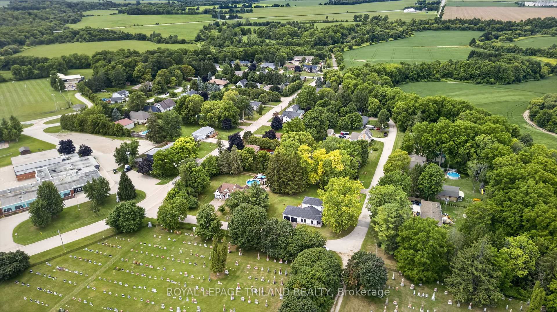 Photo 5 of 4397 Mill Crescent, North Middlesex, Ailsa Craig — HOMEH