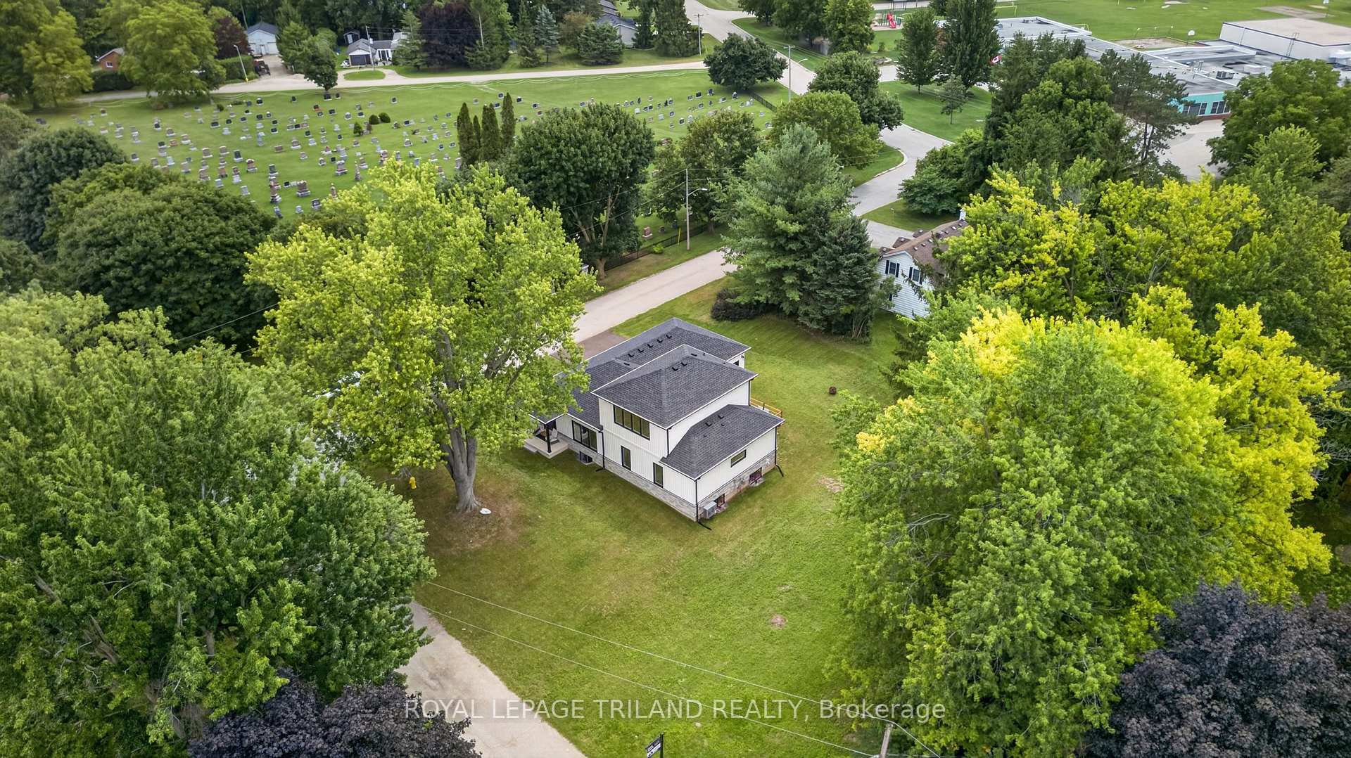Photo 6 of 4397 Mill Crescent, North Middlesex, Ailsa Craig — HOMEH