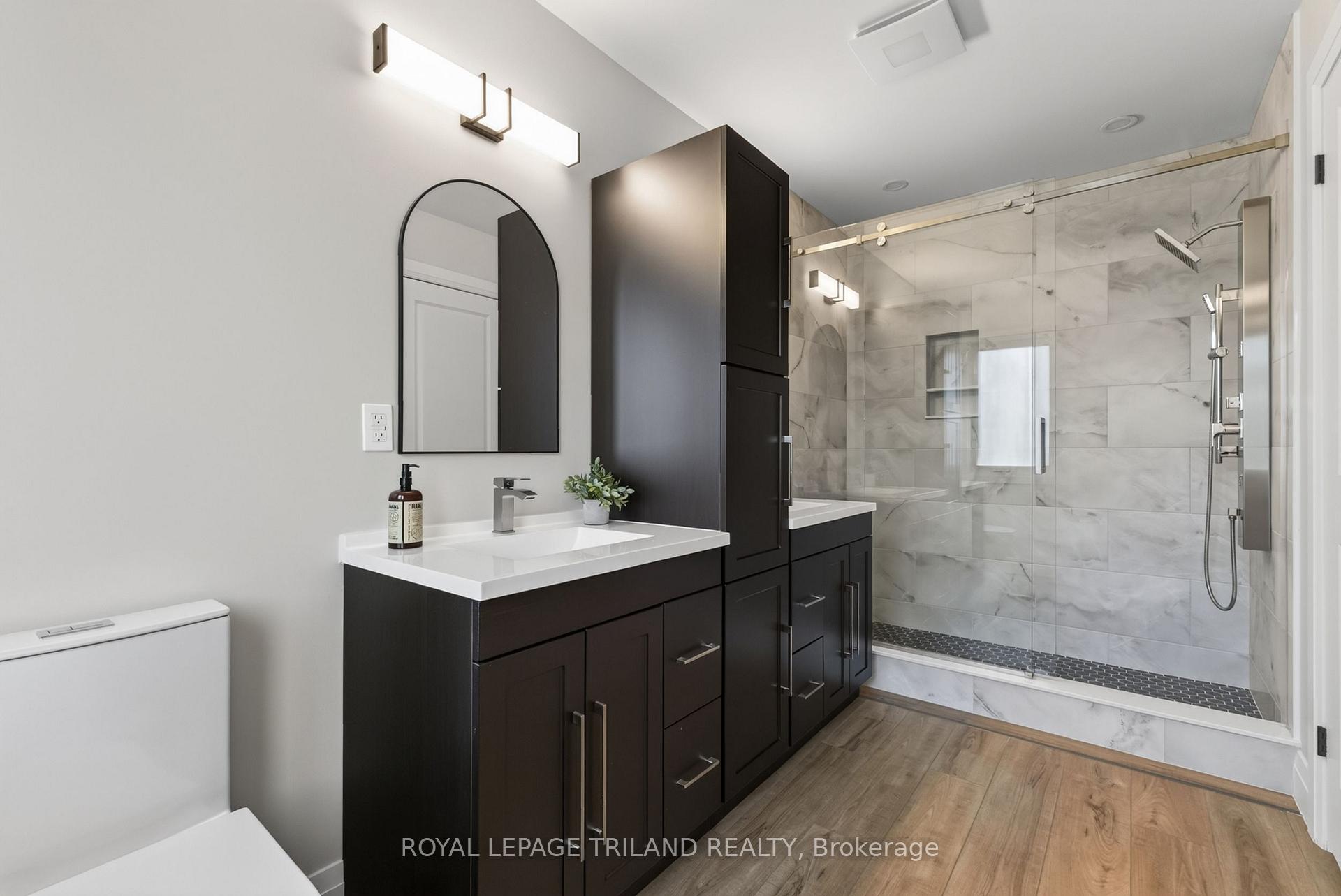 Photo 35 of 4397 Mill Crescent, North Middlesex, Ailsa Craig — HOMEH