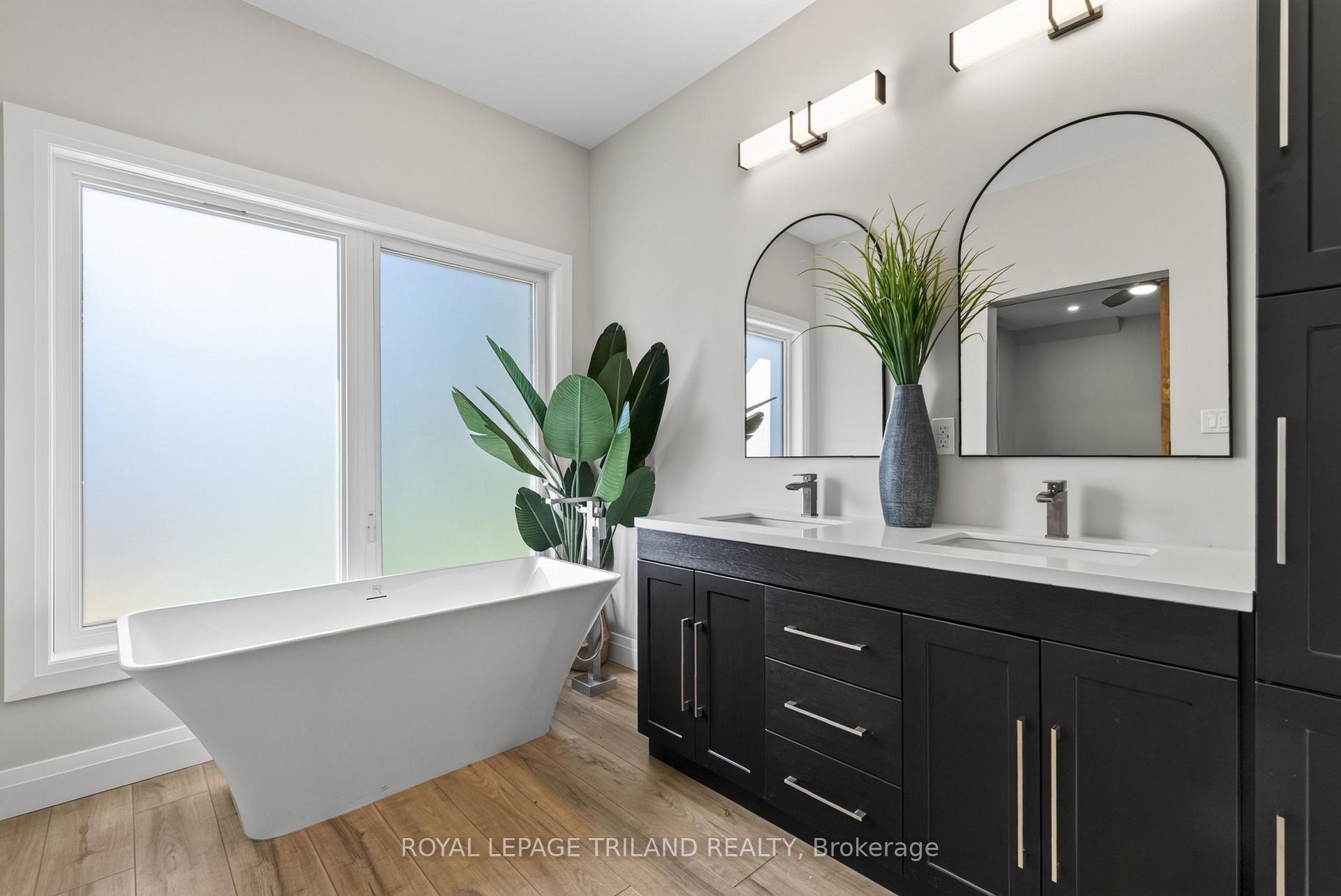 Photo 23 of 4397 Mill Crescent, North Middlesex, Ailsa Craig — HOMEH