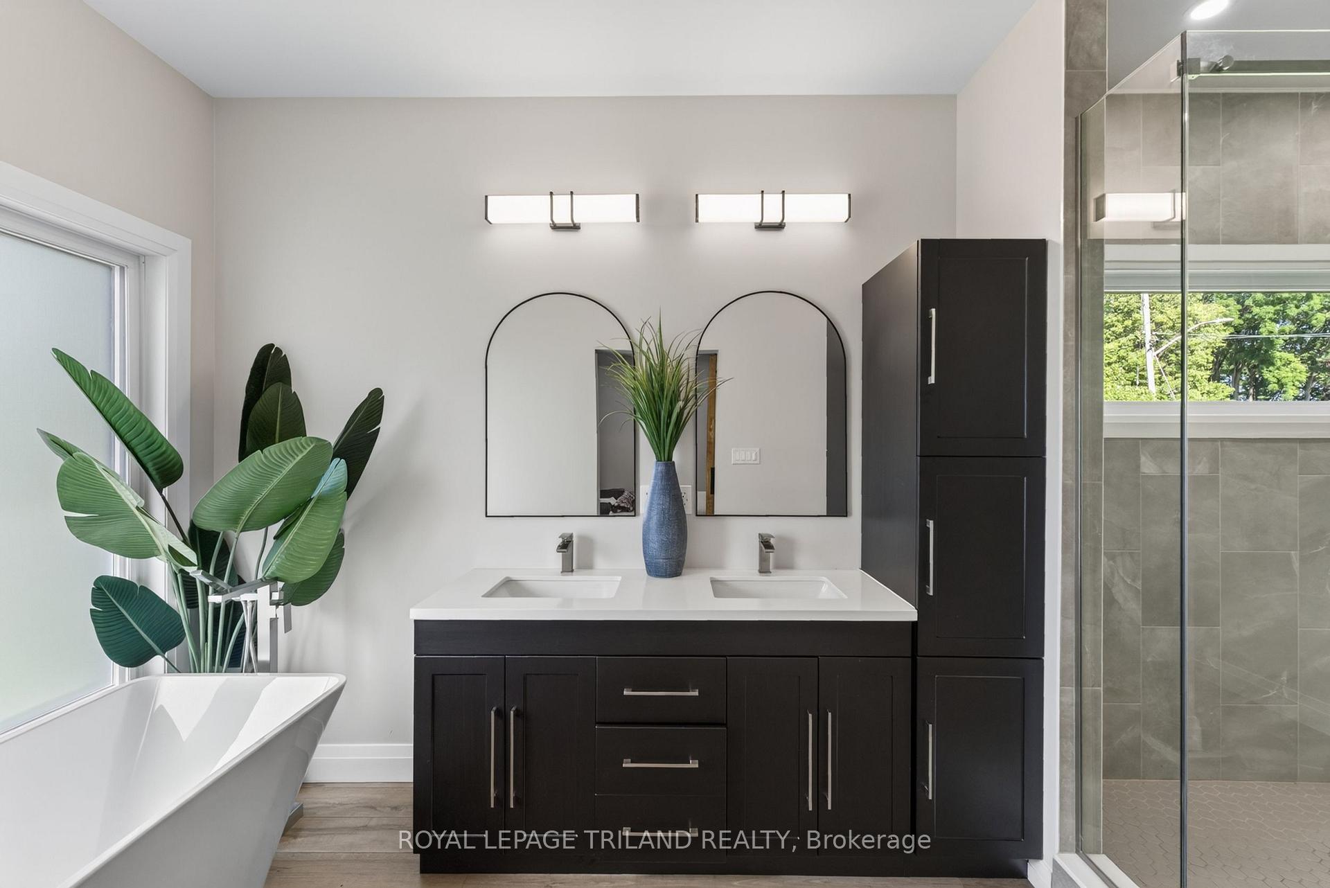 Photo 24 of 4397 Mill Crescent, North Middlesex, Ailsa Craig — HOMEH