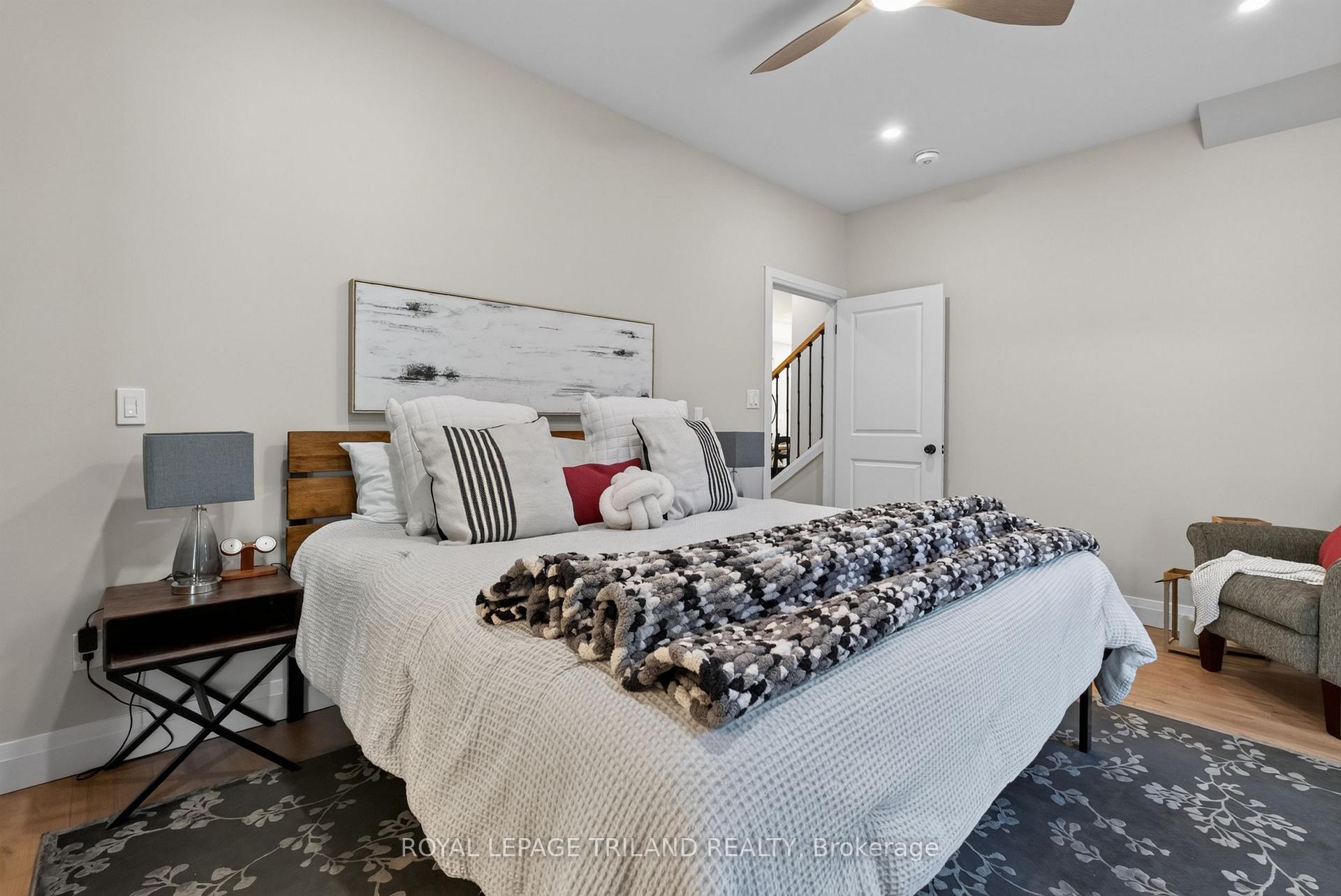 Photo 22 of 4397 Mill Crescent, North Middlesex, Ailsa Craig — HOMEH