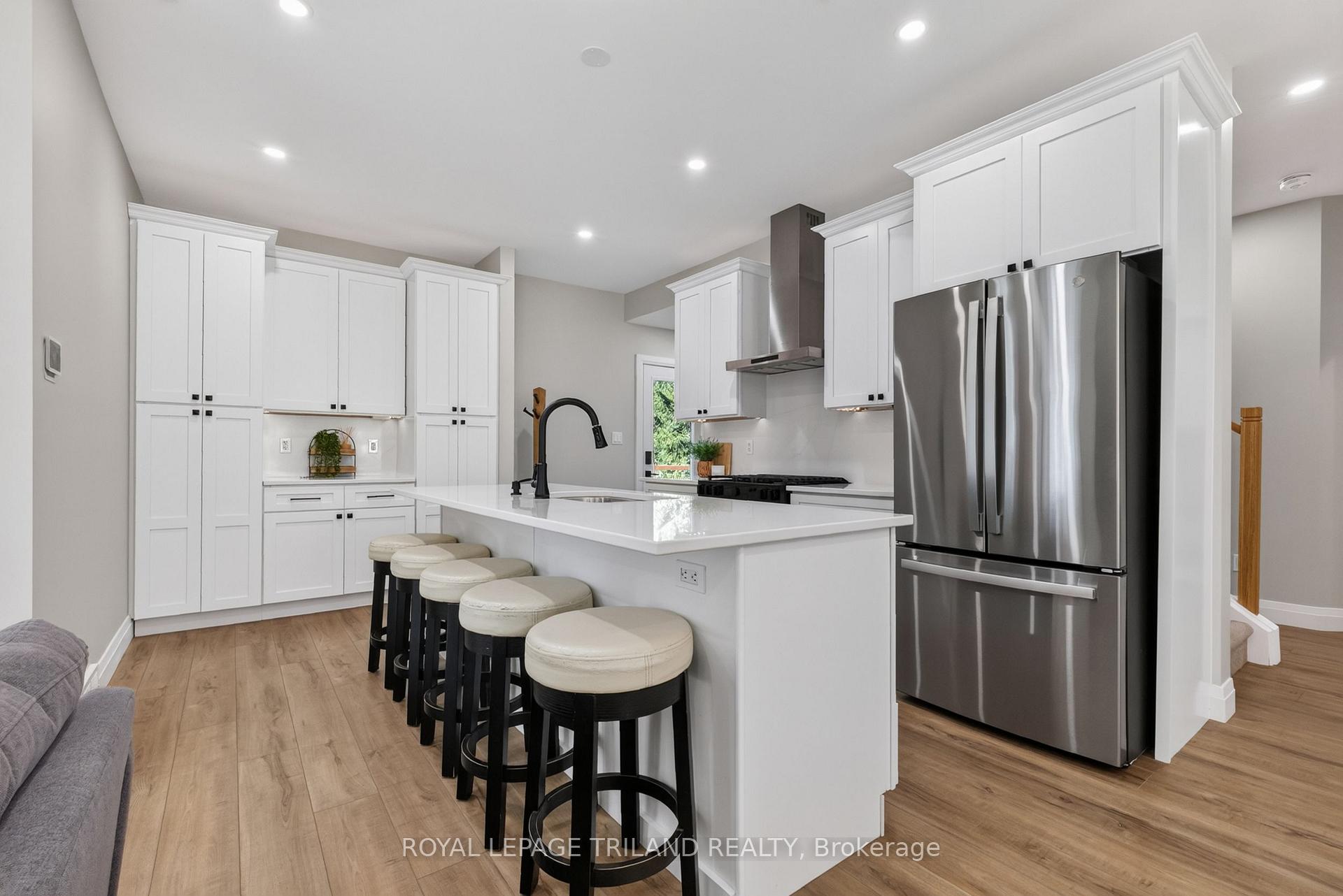 Photo 14 of 4397 Mill Crescent, North Middlesex, Ailsa Craig — HOMEH