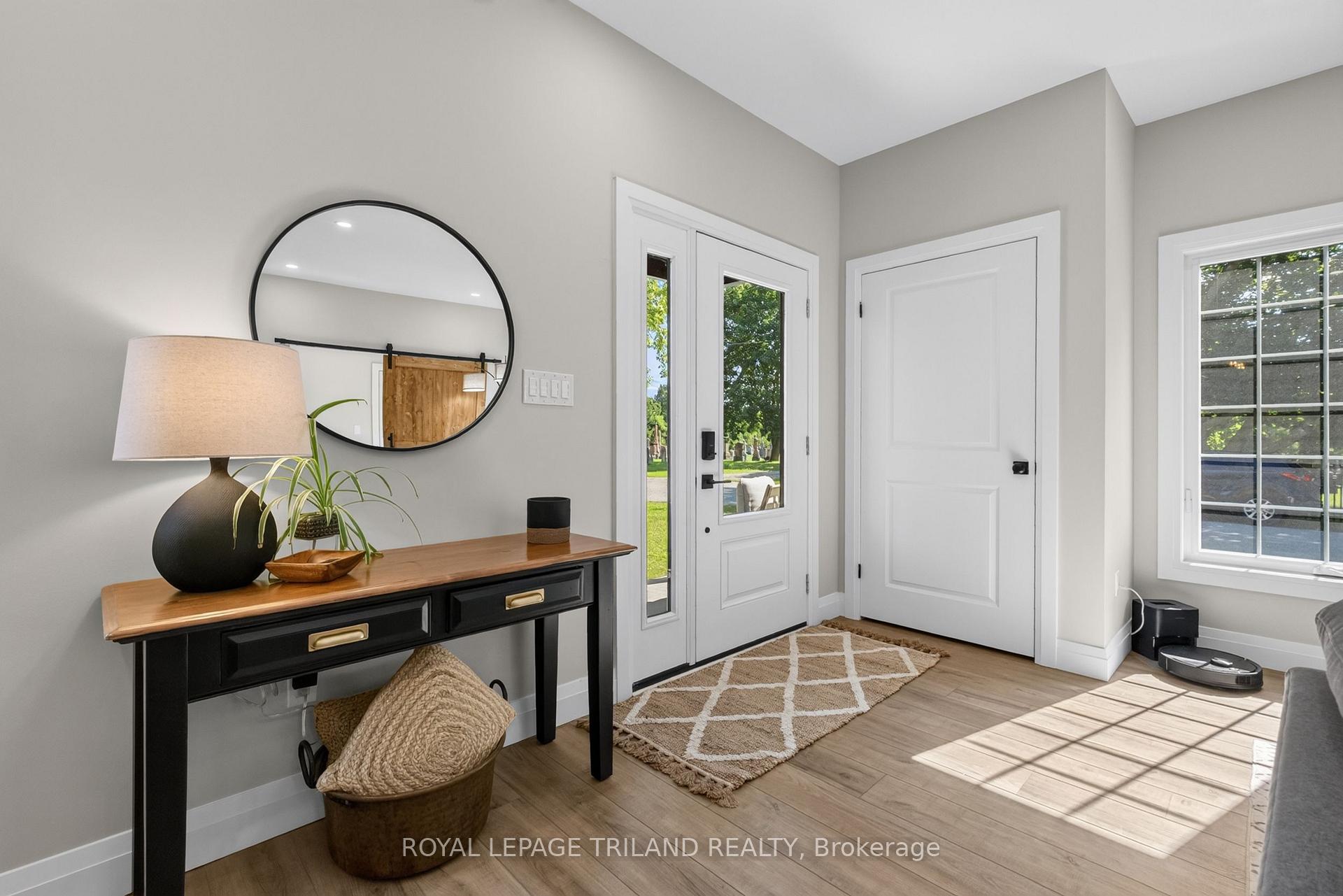 Photo 7 of 4397 Mill Crescent, North Middlesex, Ailsa Craig — HOMEH