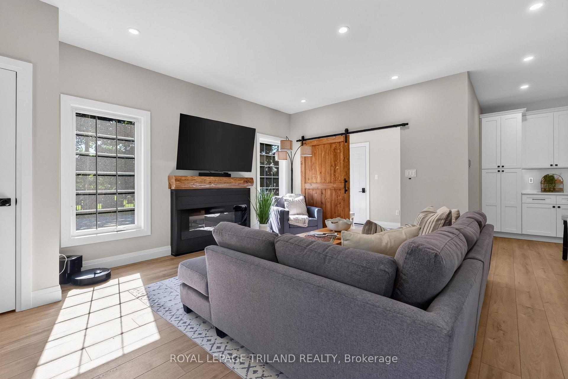Photo 9 of 4397 Mill Crescent, North Middlesex, Ailsa Craig — HOMEH