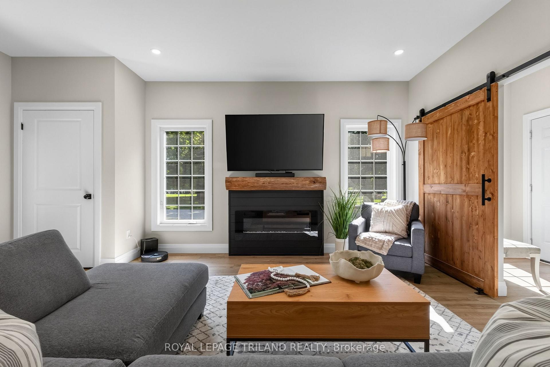 Photo 10 of 4397 Mill Crescent, North Middlesex, Ailsa Craig — HOMEH
