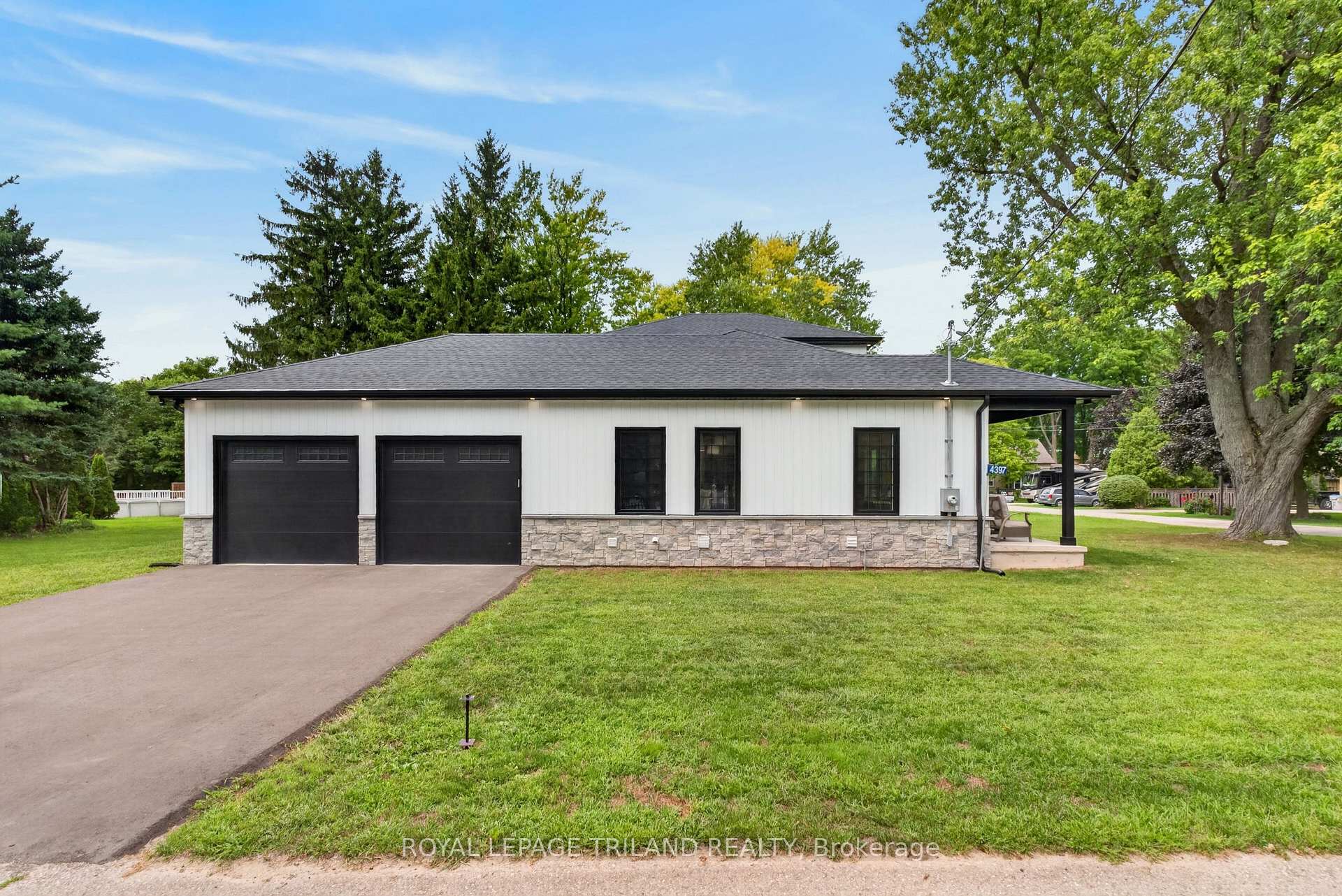 Photo 37 of 4397 Mill Crescent, North Middlesex, Ailsa Craig — HOMEH