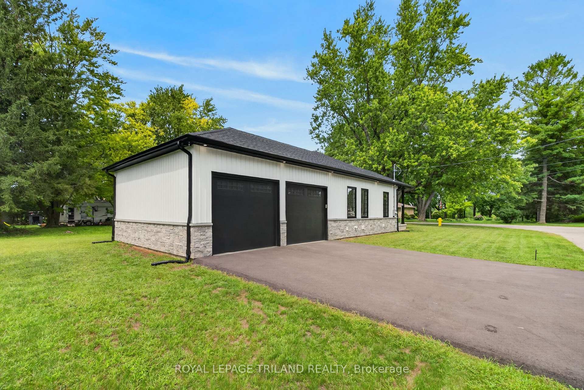 Photo 38 of 4397 Mill Crescent, North Middlesex, Ailsa Craig — HOMEH