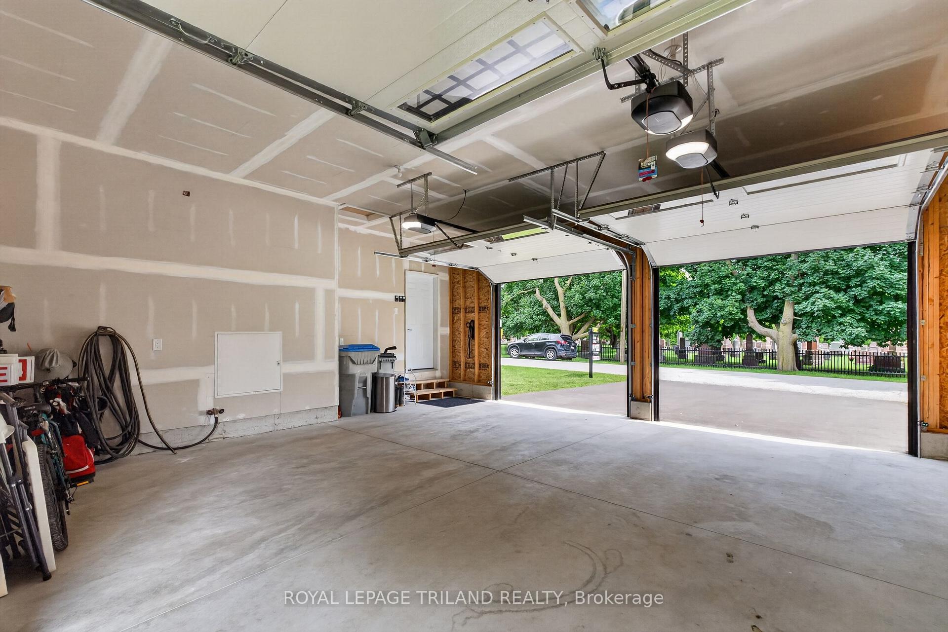 Photo 43 of 4397 Mill Crescent, North Middlesex, Ailsa Craig — HOMEH