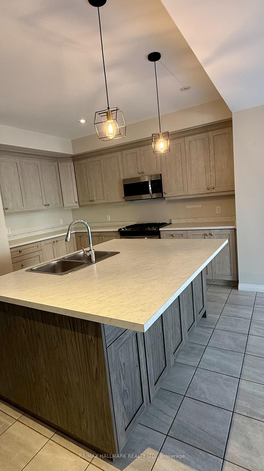 Photo 6 of 64 Soho Street, Hamilton, Stoney Creek Mountain — HOMEH