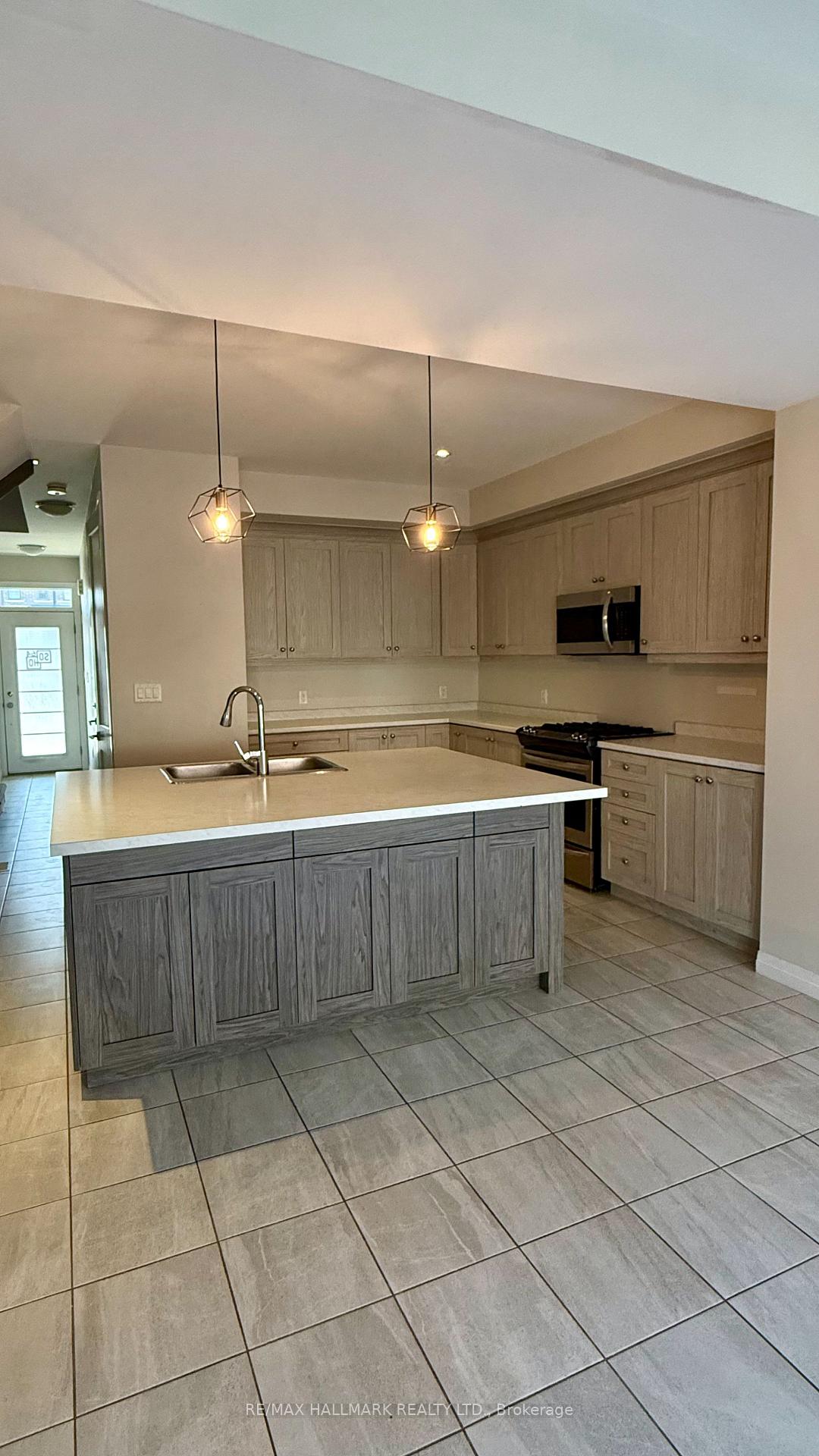 Photo 7 of 64 Soho Street, Hamilton, Stoney Creek Mountain — HOMEH