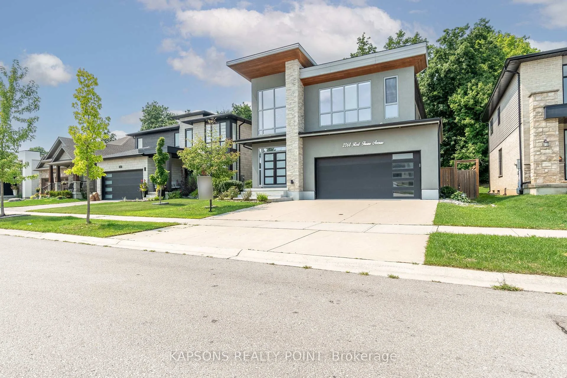 Front of 2368 Red Thorne Avenue