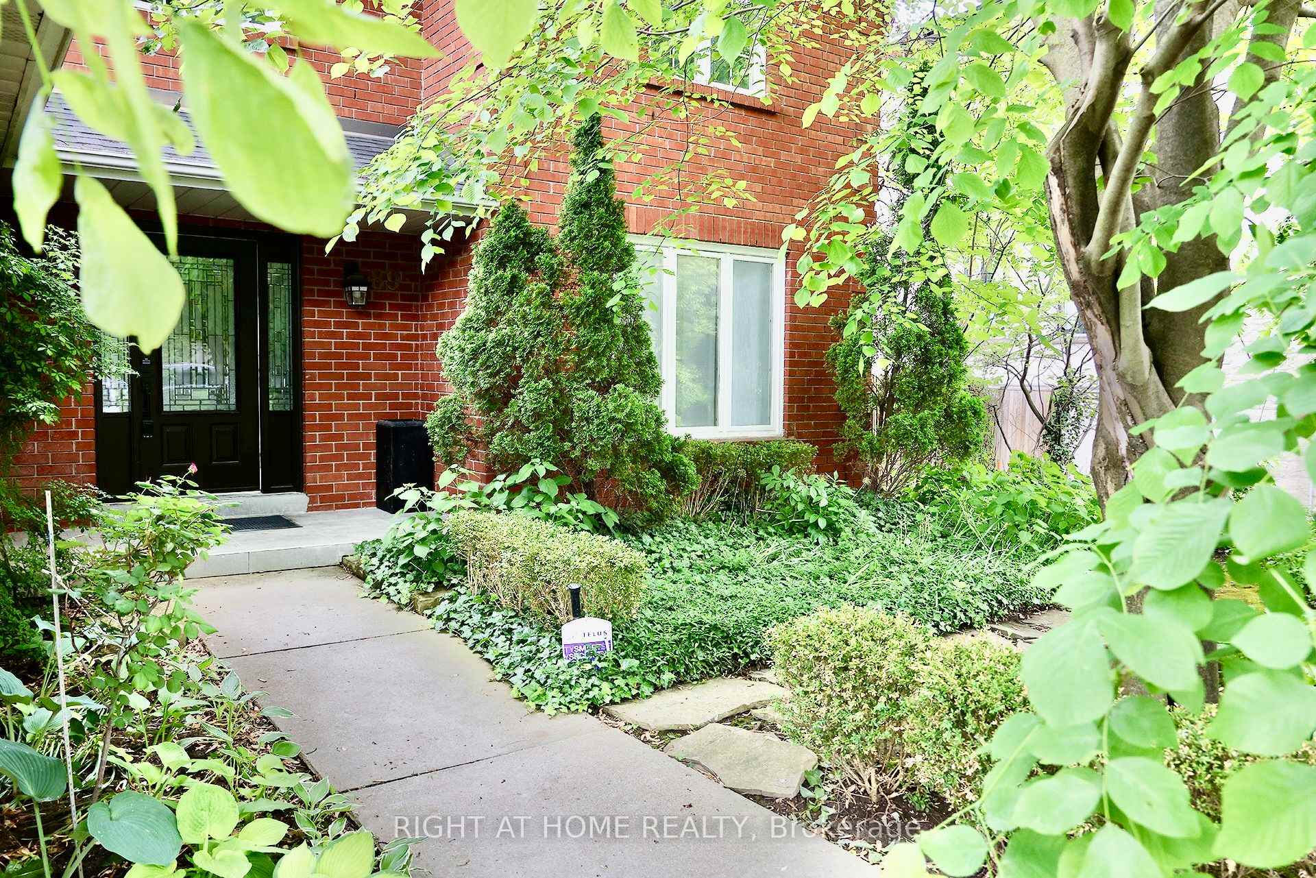Photo 3 of 89 Yonge Boulevard, Toronto, Bedford Park-Nortown — HOMEH