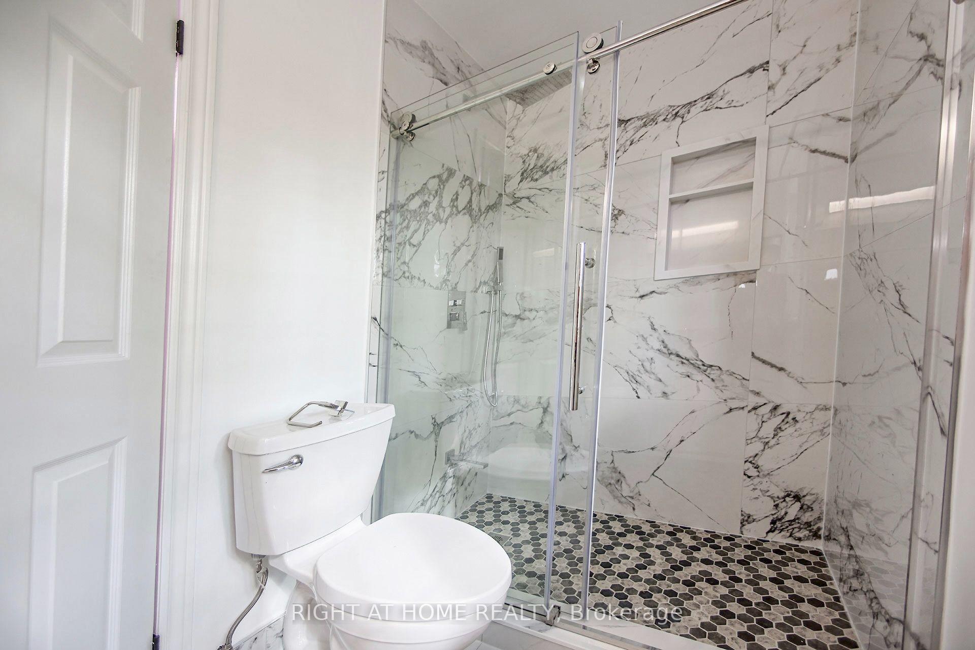 Photo 40 of 89 Yonge Boulevard, Toronto, Bedford Park-Nortown — HOMEH