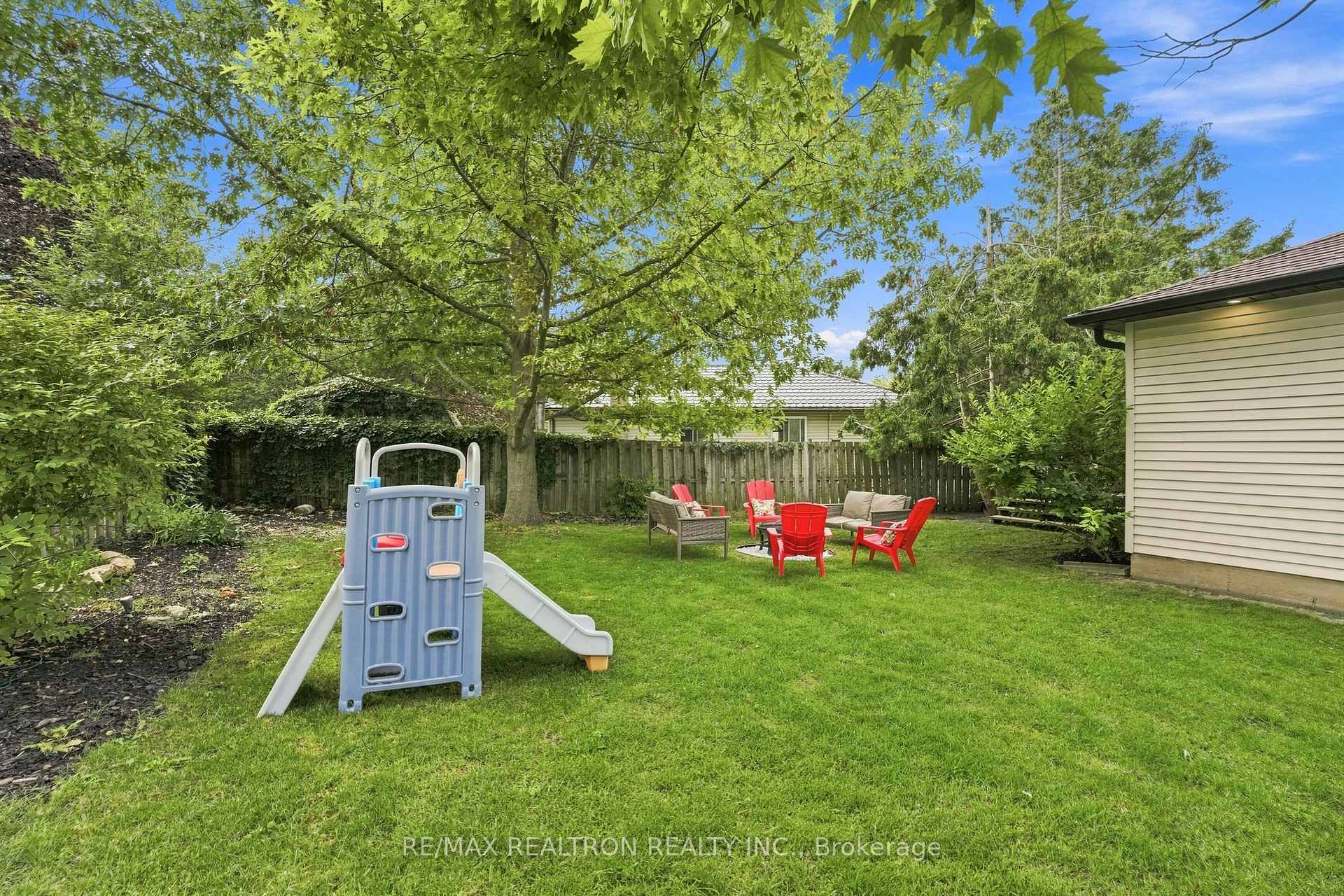 Photo 43 of 55 Laurie Crescent, Barrie, City Centre — HOMEH