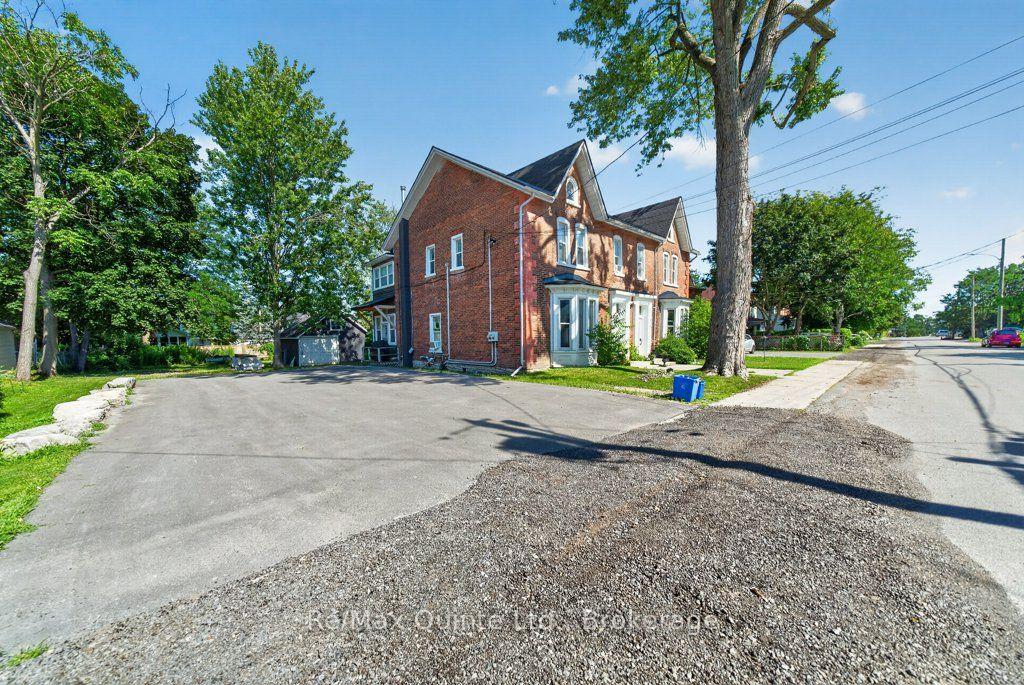 Photo 2 of 221 Albert Street, Belleville, Belleville Ward — HOMEH