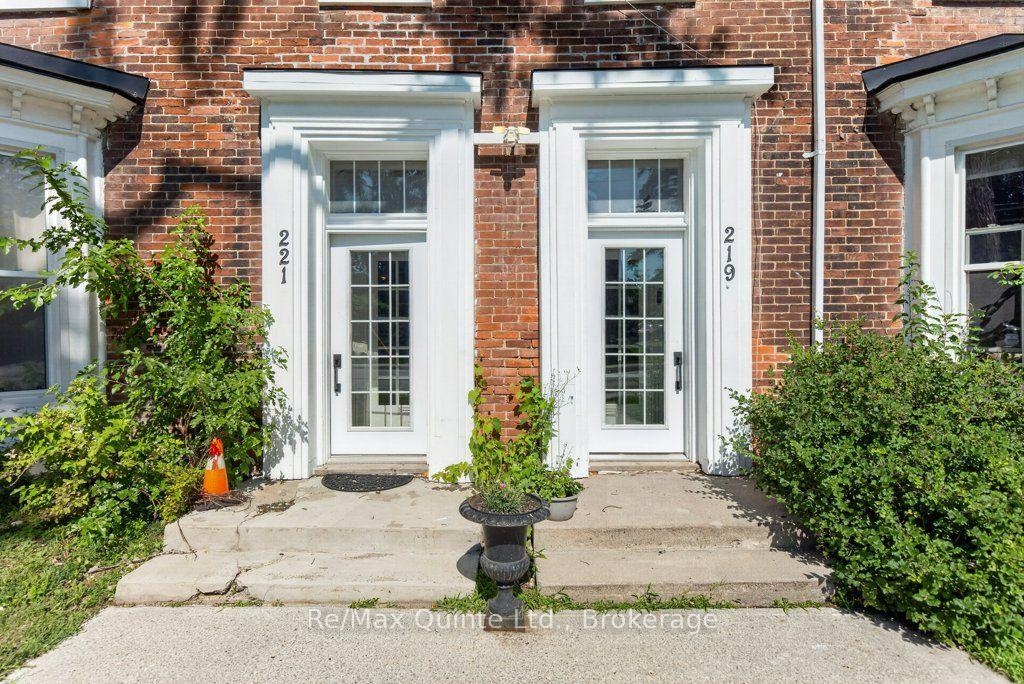 Photo 5 of 221 Albert Street, Belleville, Belleville Ward — HOMEH