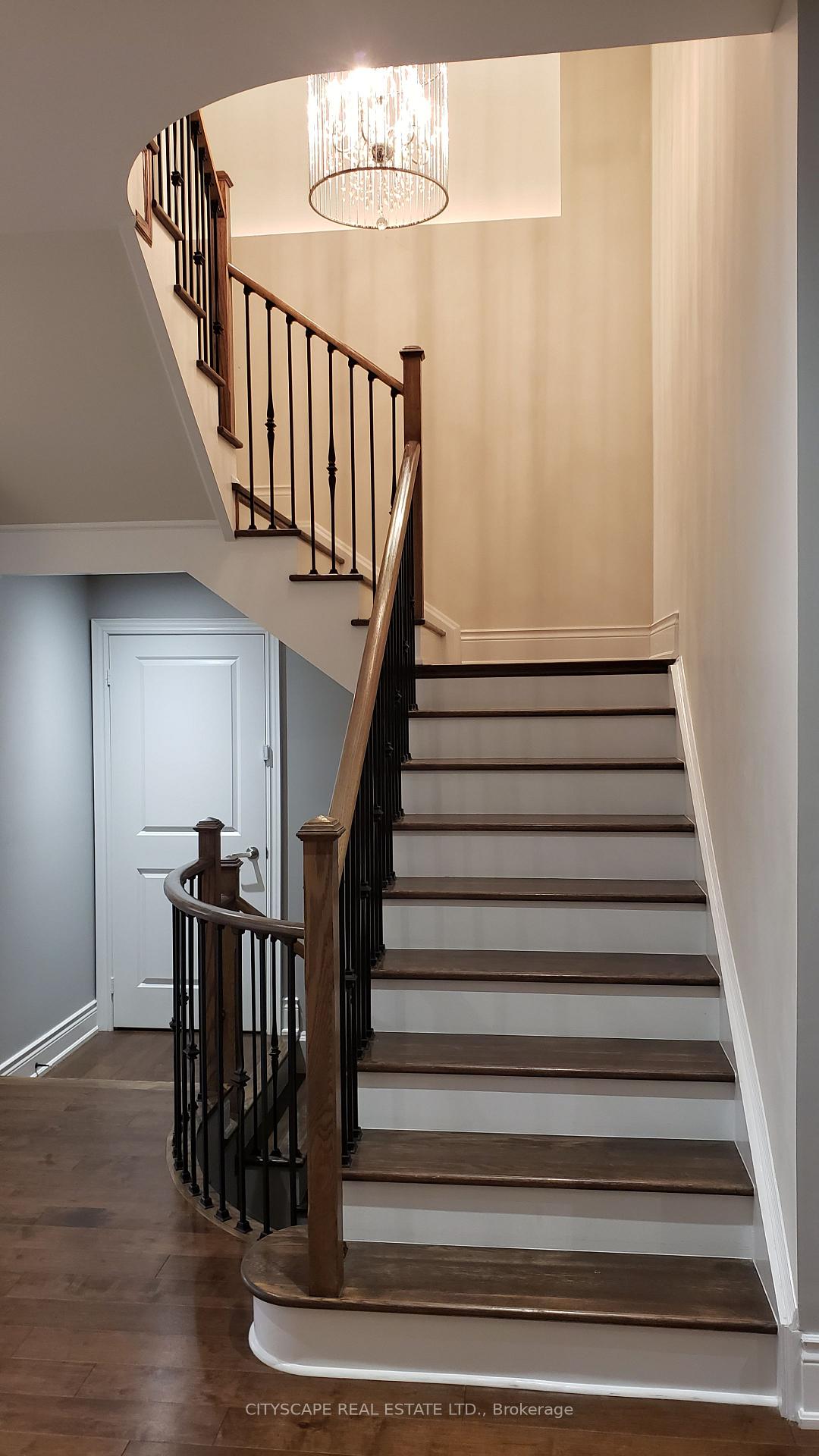 Photo 12 of 56 Golden Hawk Drive, Hamilton, Waterdown — HOMEH
