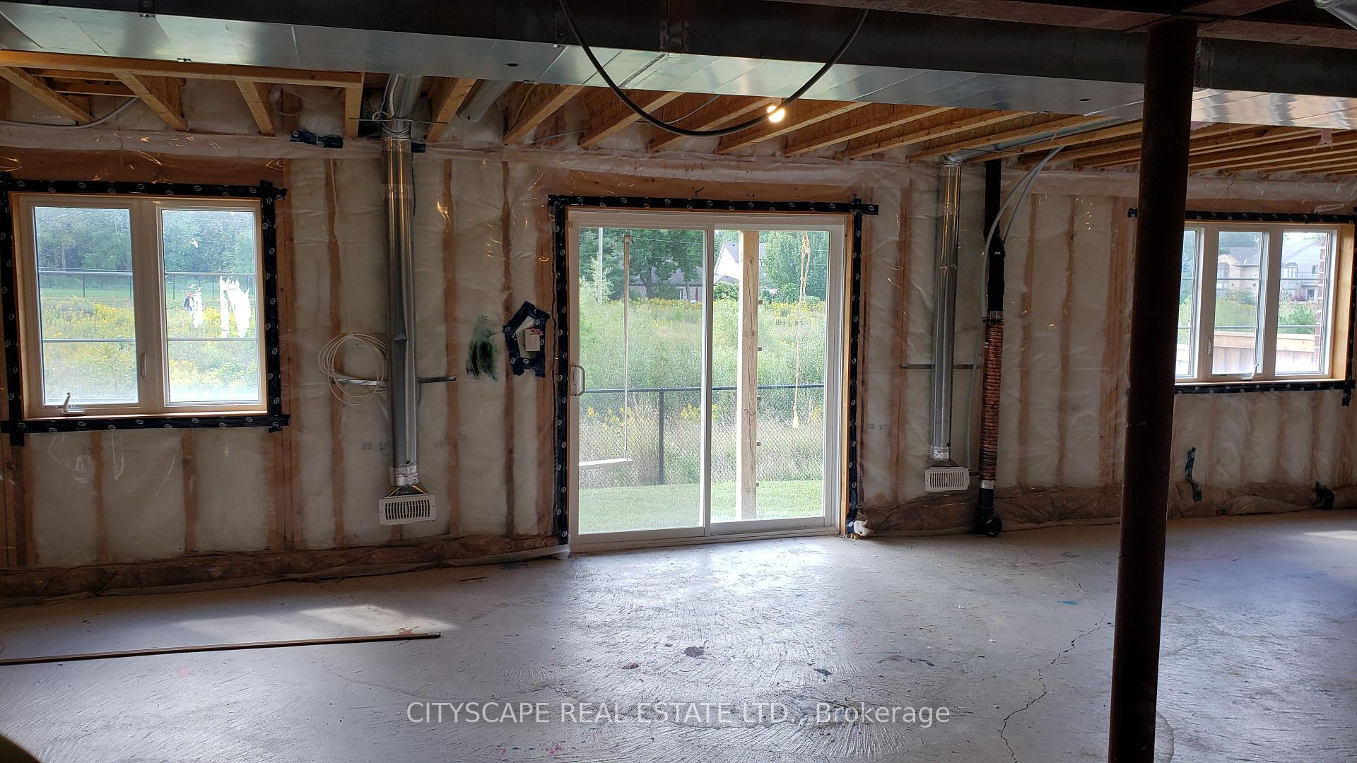 Photo 32 of 56 Golden Hawk Drive, Hamilton, Waterdown — HOMEH
