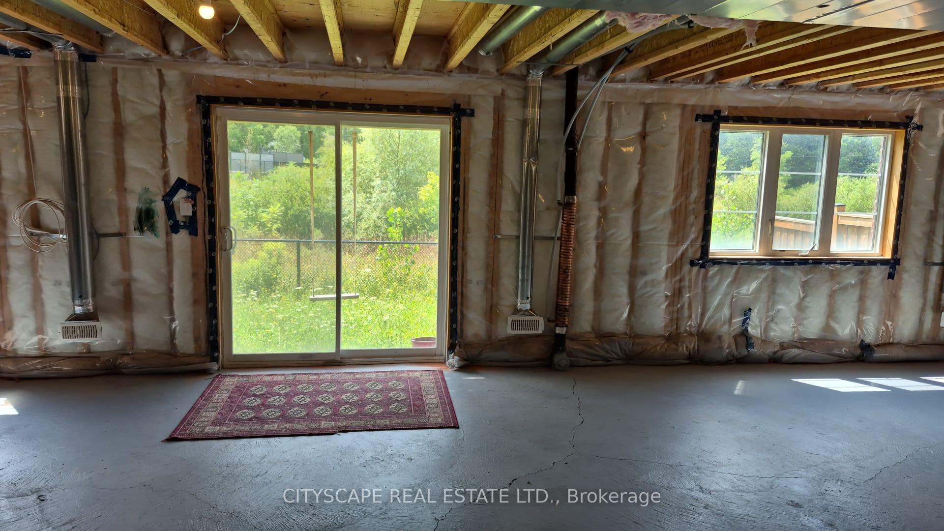 Photo 34 of 56 Golden Hawk Drive, Hamilton, Waterdown — HOMEH