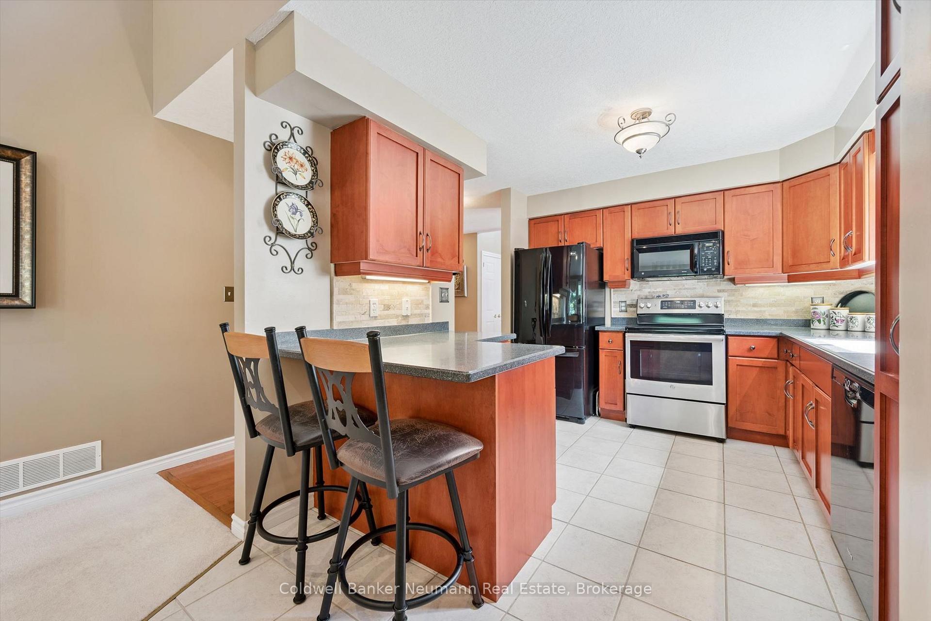 Photo 12 of 17 Somerset Glen, Guelph, Kortright West — HOMEH