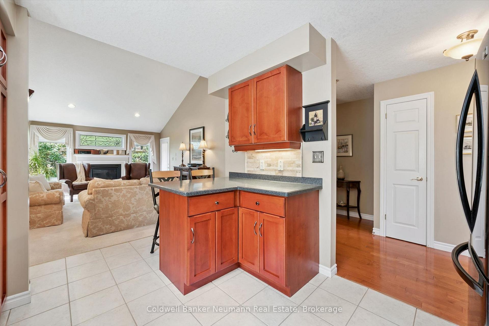 Photo 13 of 17 Somerset Glen, Guelph, Kortright West — HOMEH