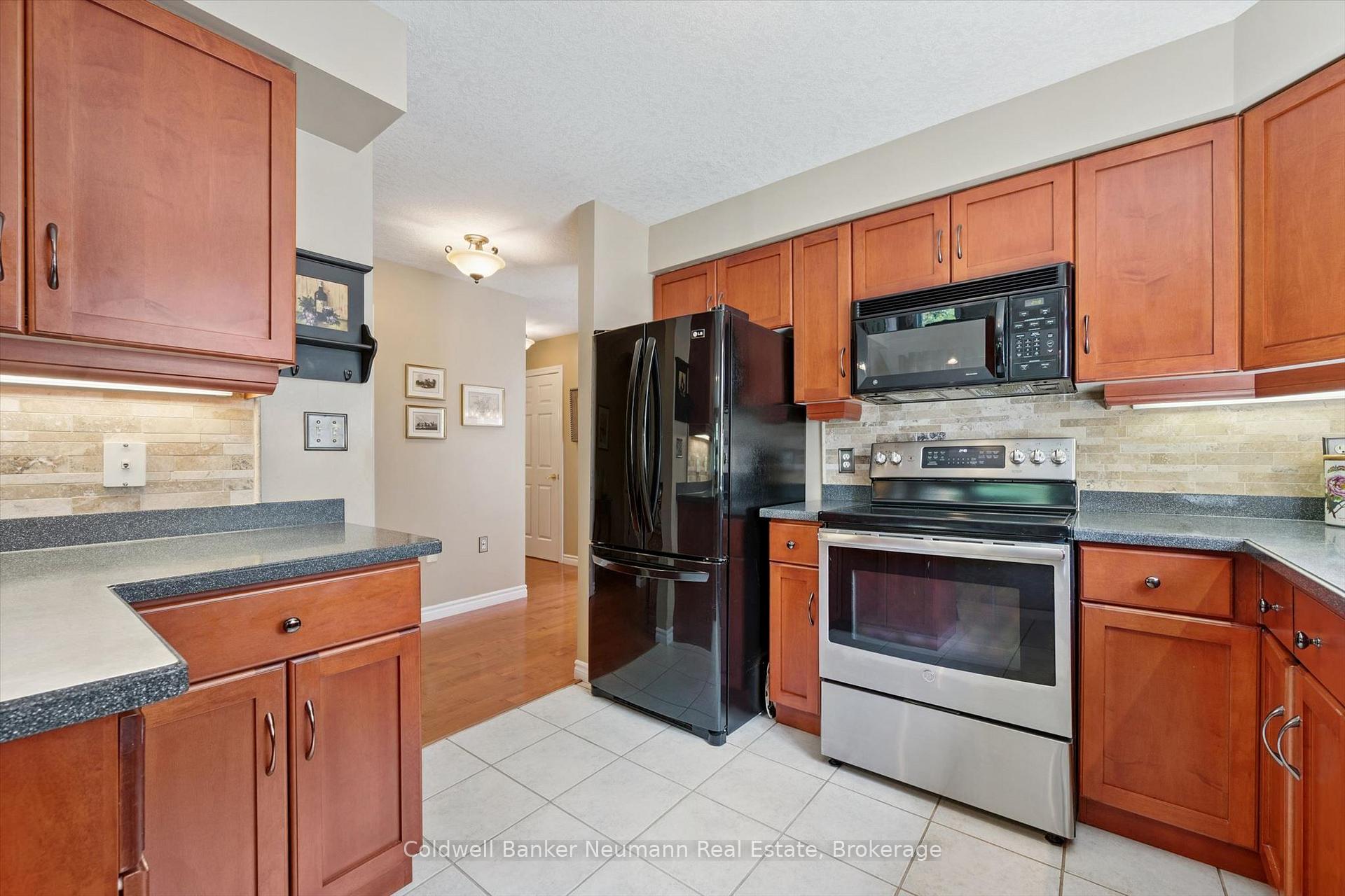 Photo 15 of 17 Somerset Glen, Guelph, Kortright West — HOMEH
