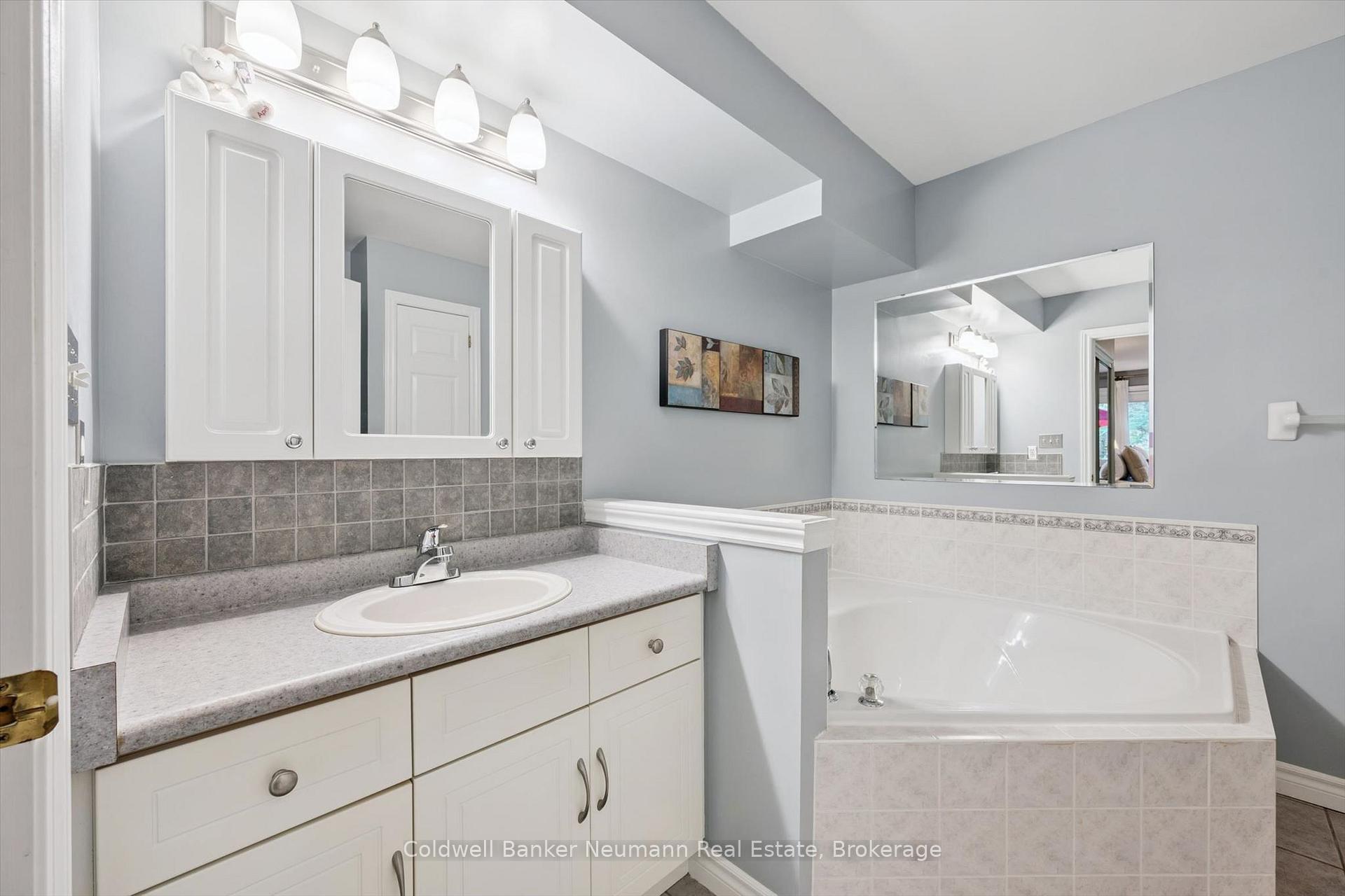 Photo 19 of 17 Somerset Glen, Guelph, Kortright West — HOMEH
