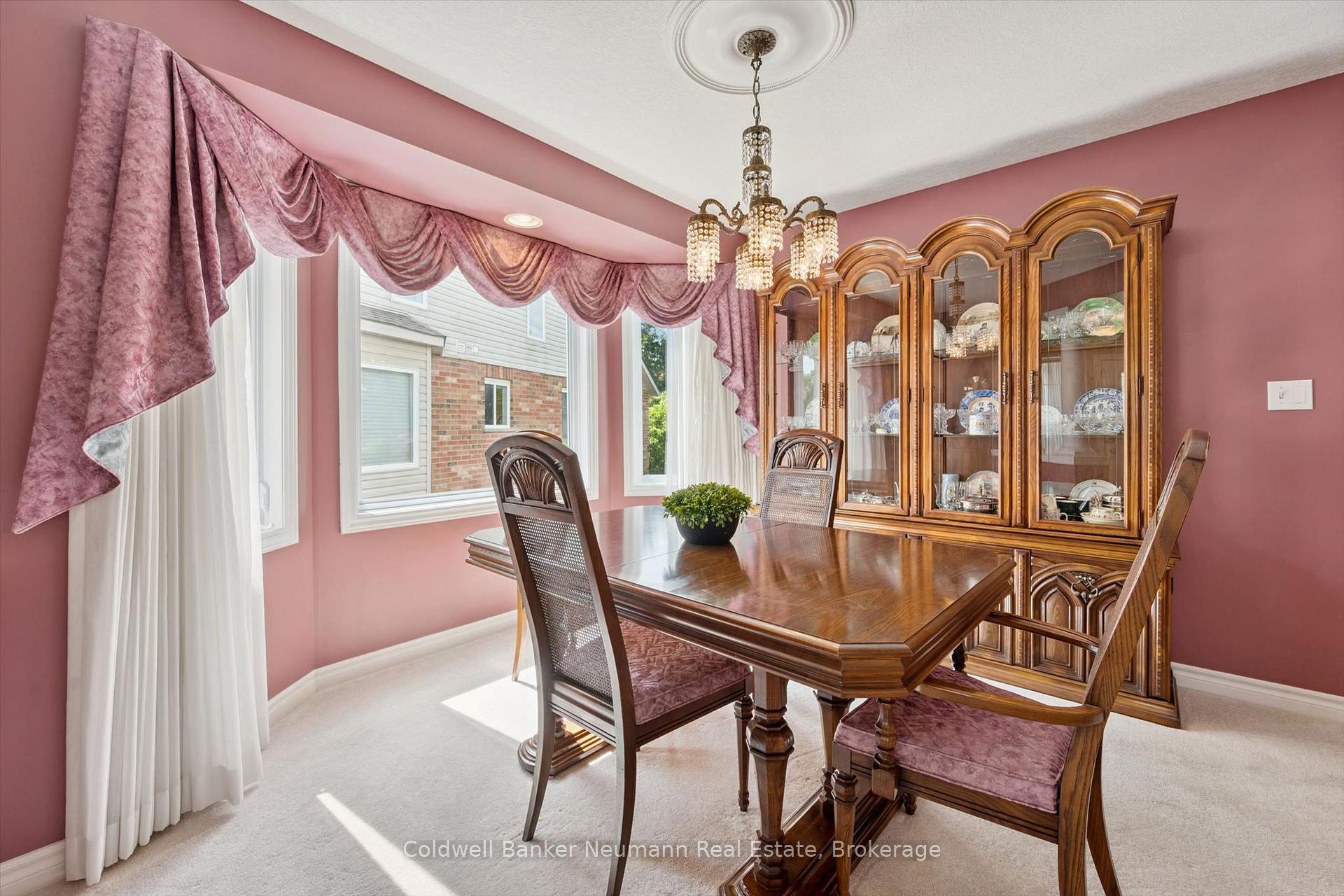Photo 20 of 17 Somerset Glen, Guelph, Kortright West — HOMEH