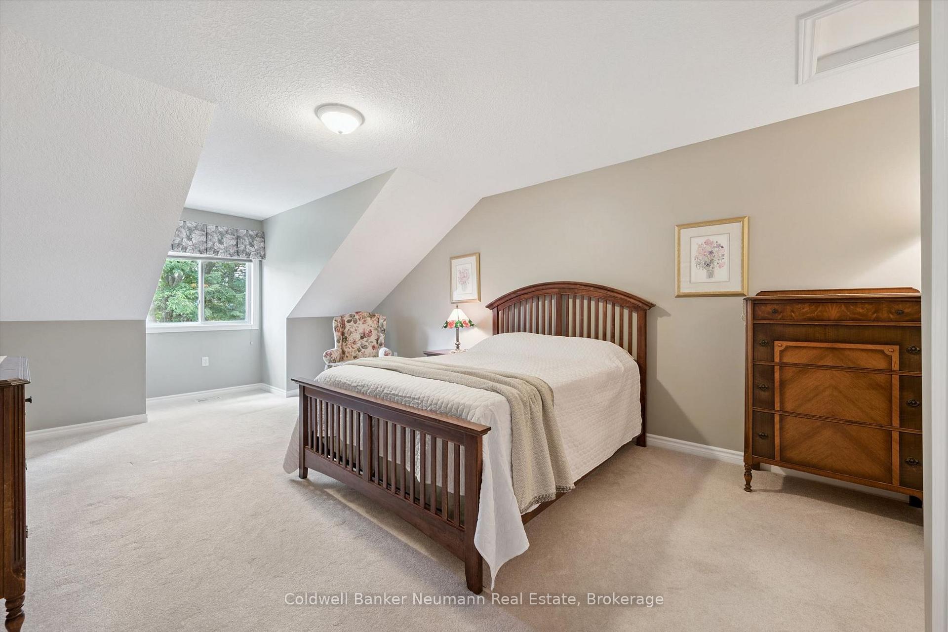 Photo 25 of 17 Somerset Glen, Guelph, Kortright West — HOMEH