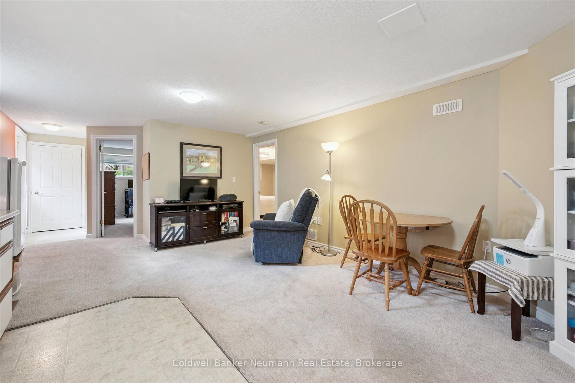 Photo 31 of 17 Somerset Glen, Guelph, Kortright West — HOMEH