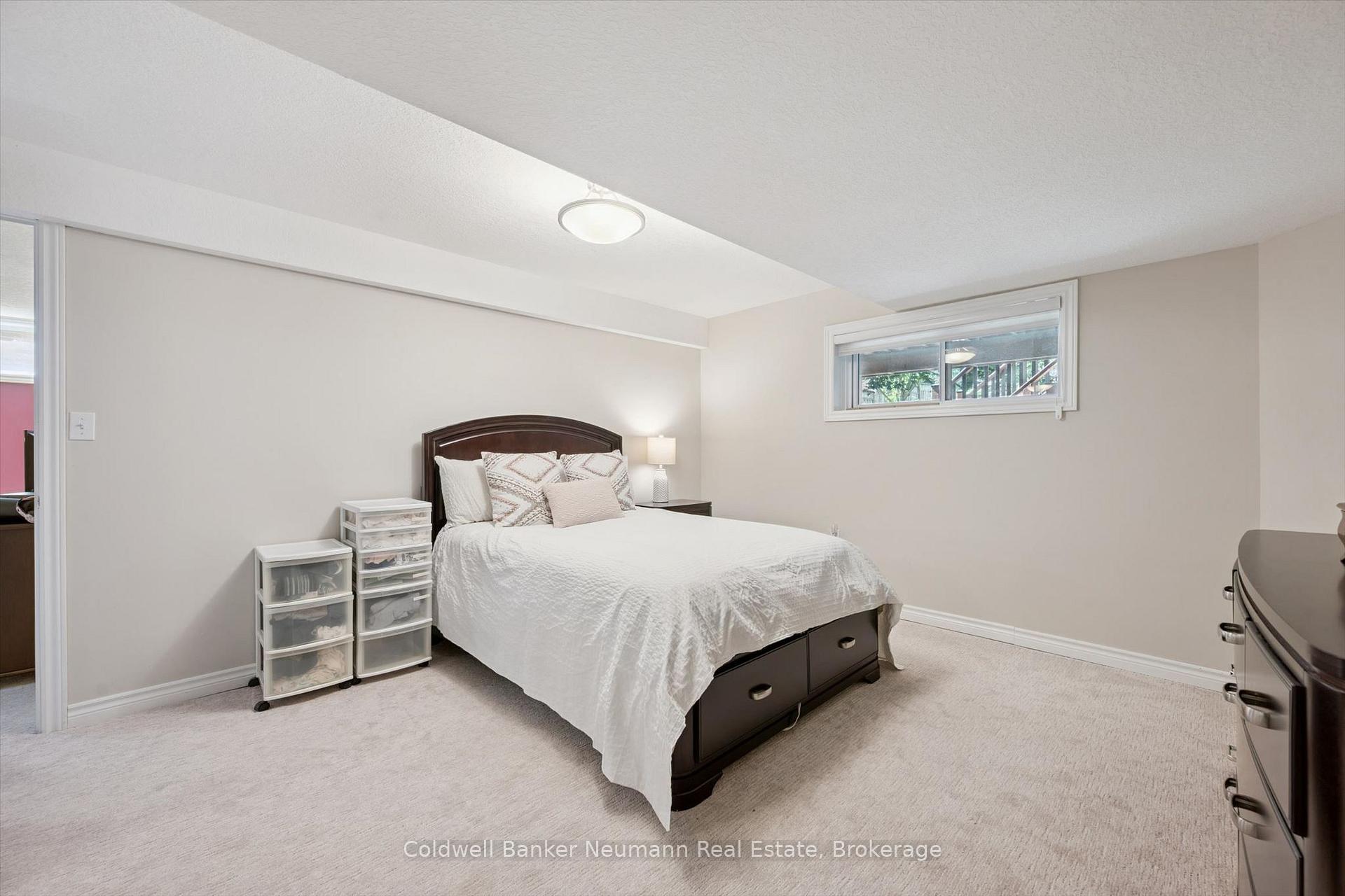 Photo 34 of 17 Somerset Glen, Guelph, Kortright West — HOMEH