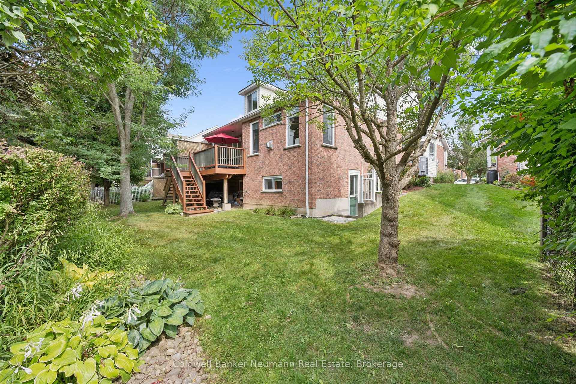 Photo 40 of 17 Somerset Glen, Guelph, Kortright West — HOMEH