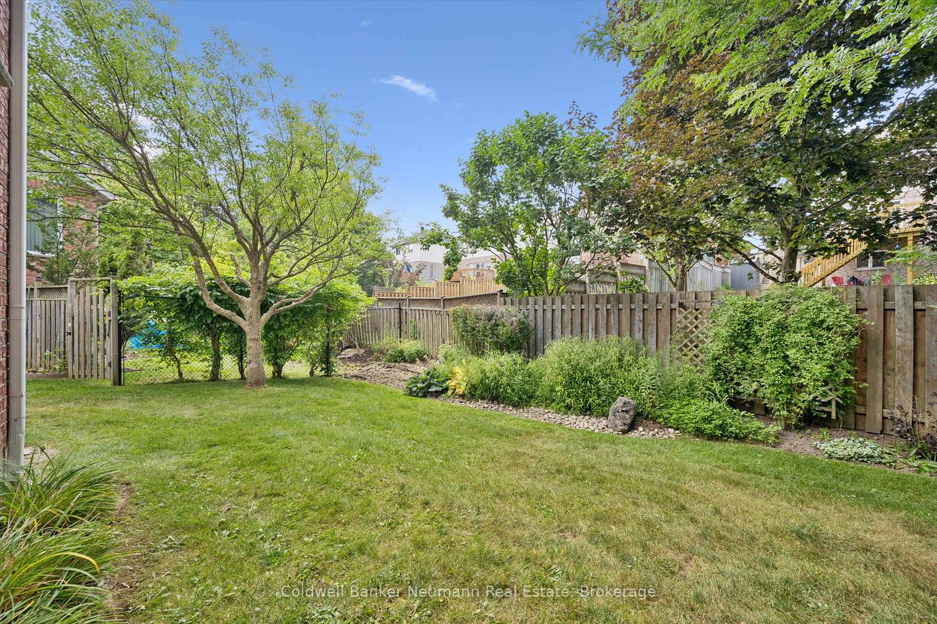 Photo 41 of 17 Somerset Glen, Guelph, Kortright West — HOMEH