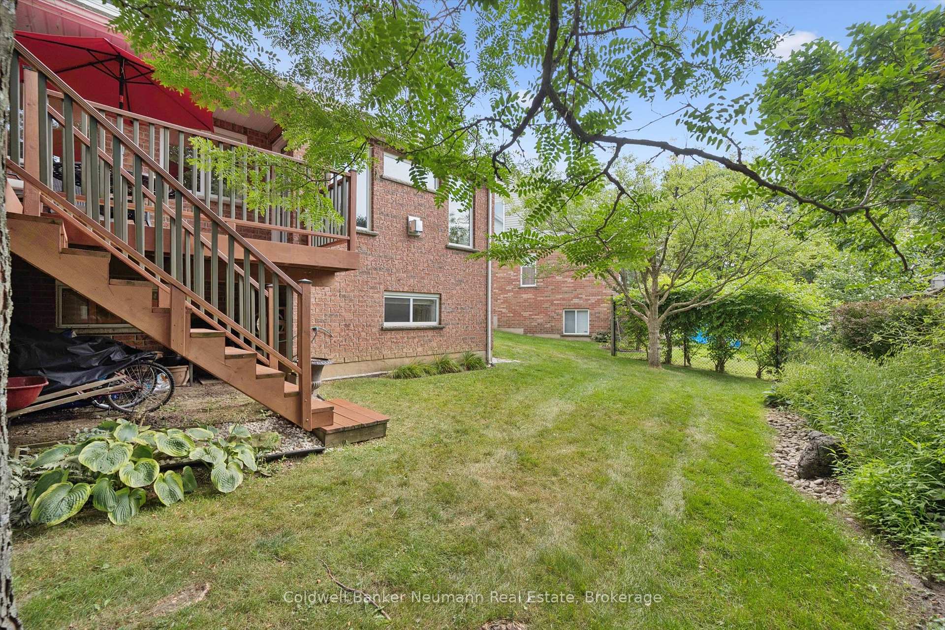 Photo 42 of 17 Somerset Glen, Guelph, Kortright West — HOMEH