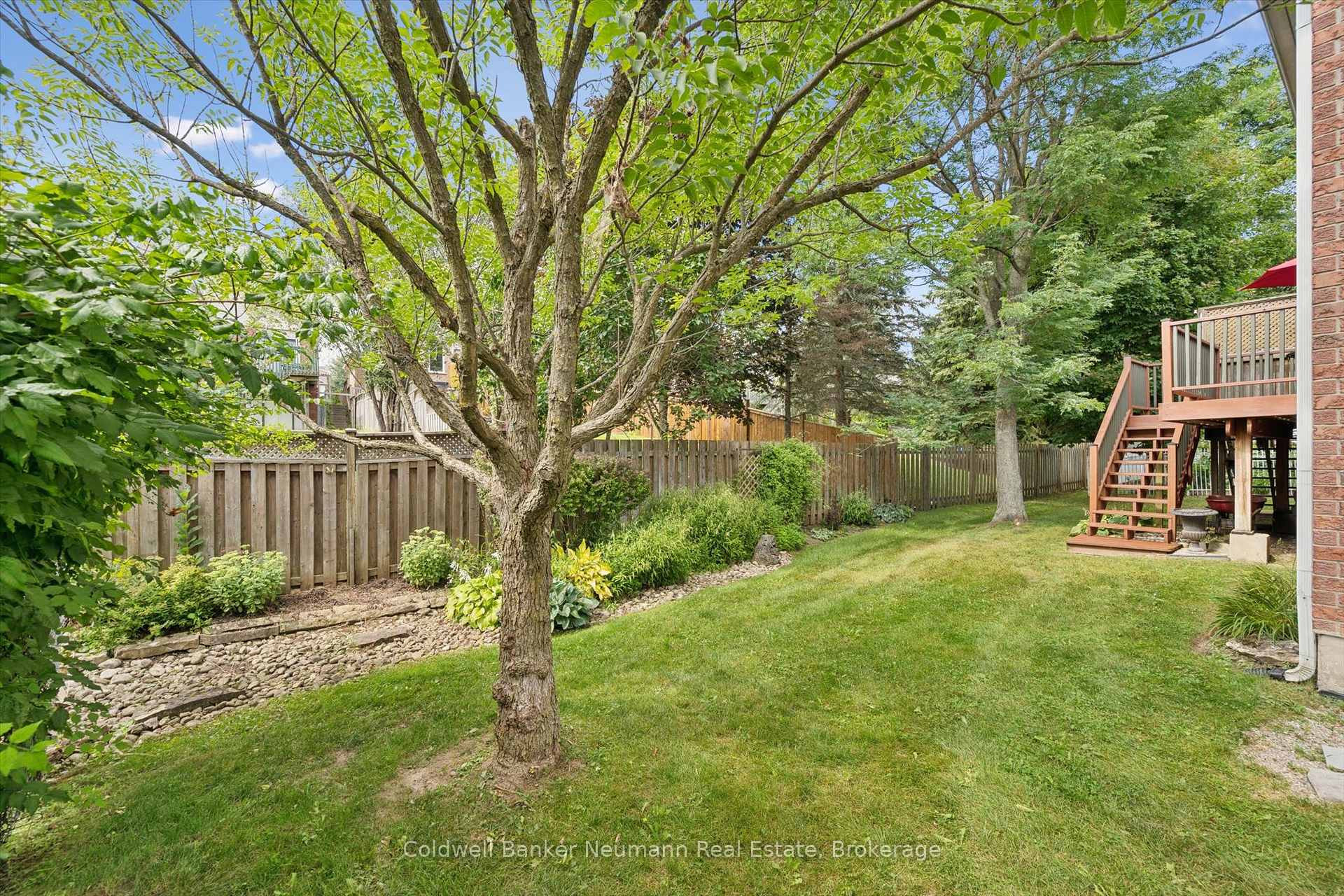 Photo 43 of 17 Somerset Glen, Guelph, Kortright West — HOMEH
