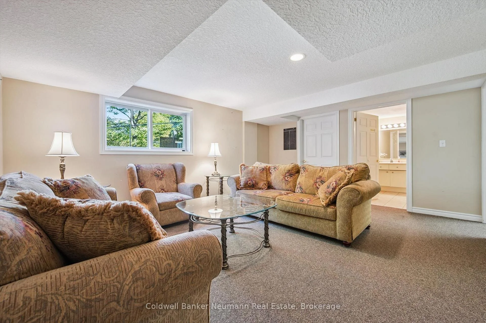 Photo 55 of 17 Somerset Glen, Guelph, Kortright West — HOMEH