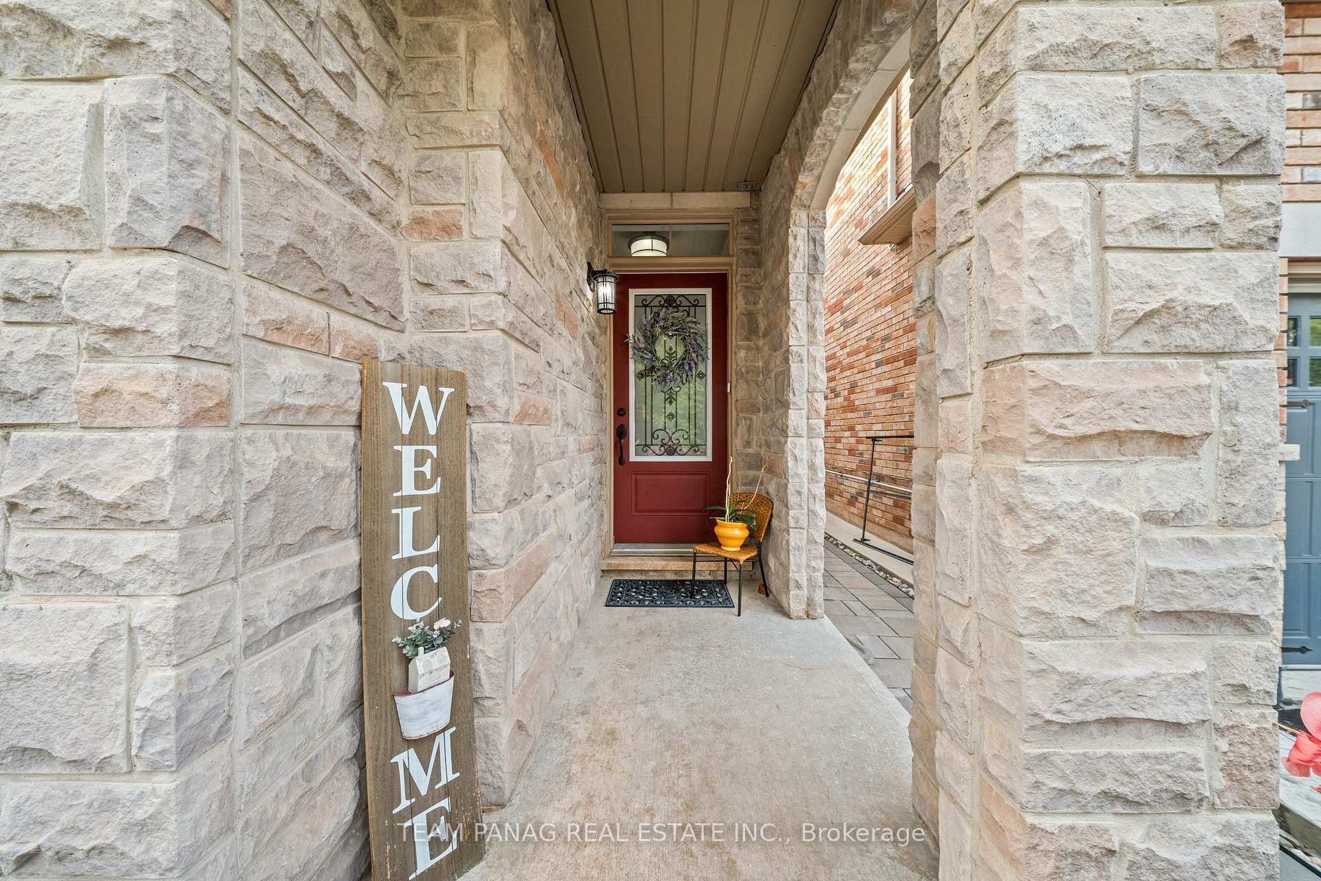 Photo 6 of 32 Impulse Circle, Brampton, Credit Valley — HOMEH