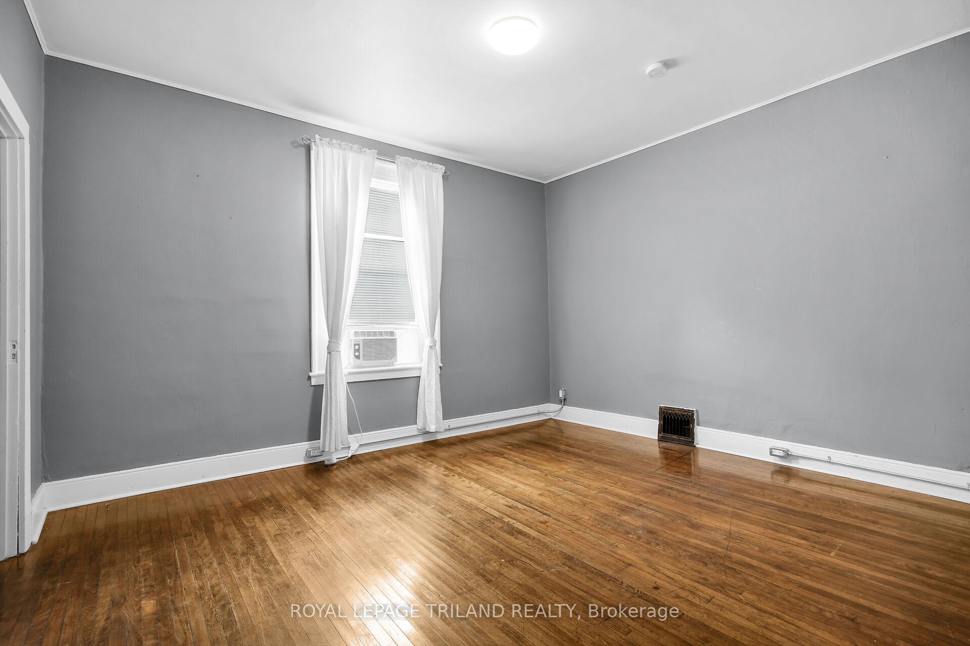 Photo 2 of Unit 2, 122 Centre Street, St. Thomas — HOMEH