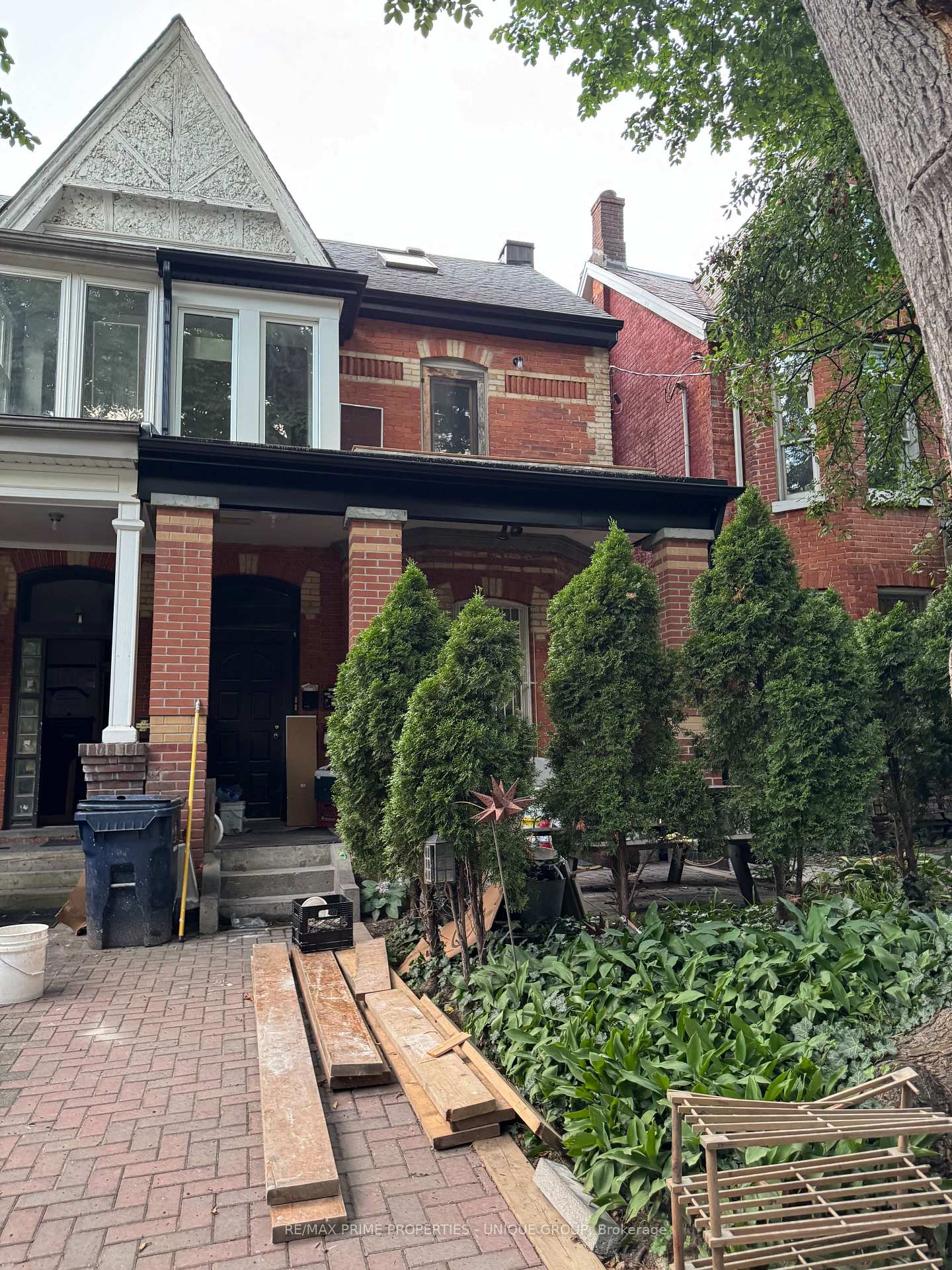 Photo 2 of Unit 2, 62 Henry Street, Toronto, Kensington-Chinatown — HOMEH