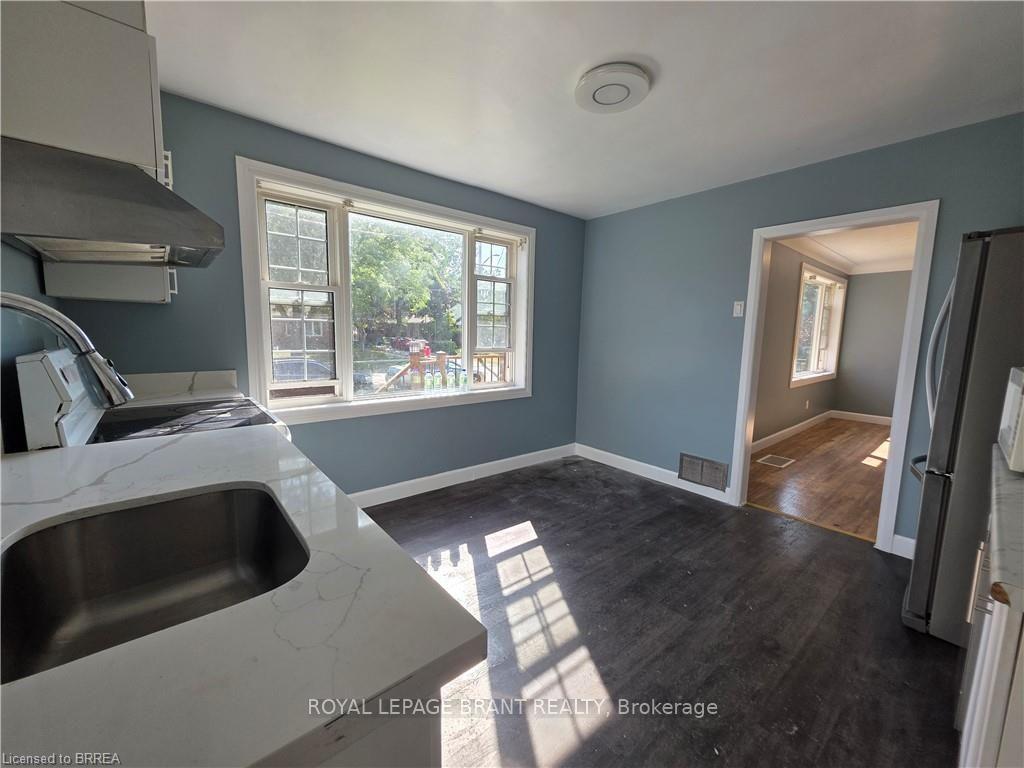 Photo 10 of 32 Forest Road, Brantford, Echo Place — HOMEH